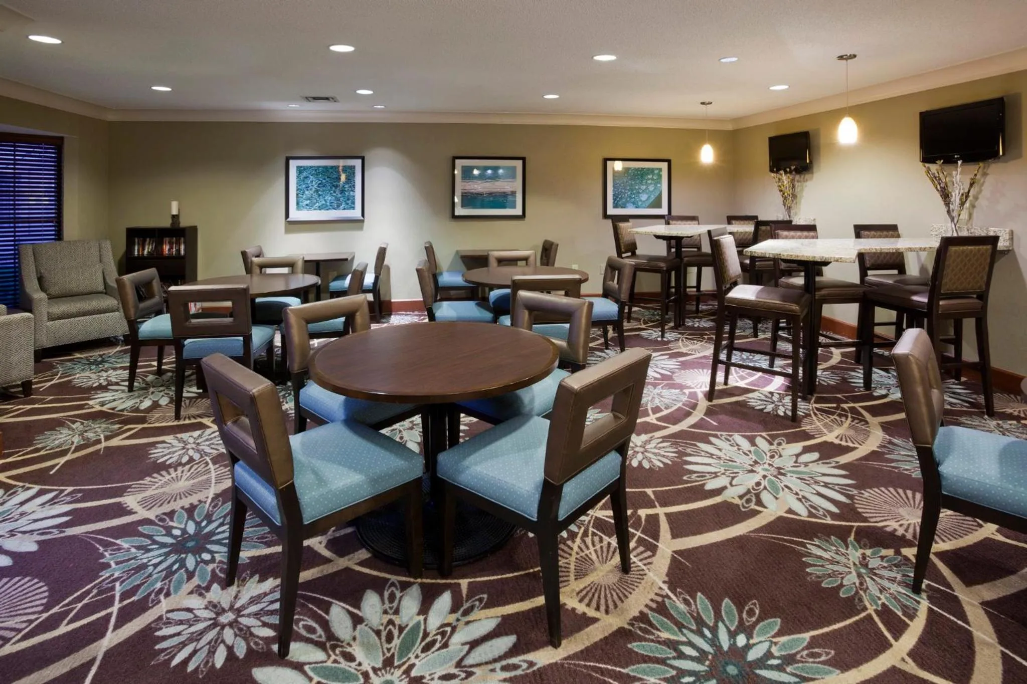 Restaurant/places to eat in Candlewood Suites Eagan - Mall of America Area by IHG