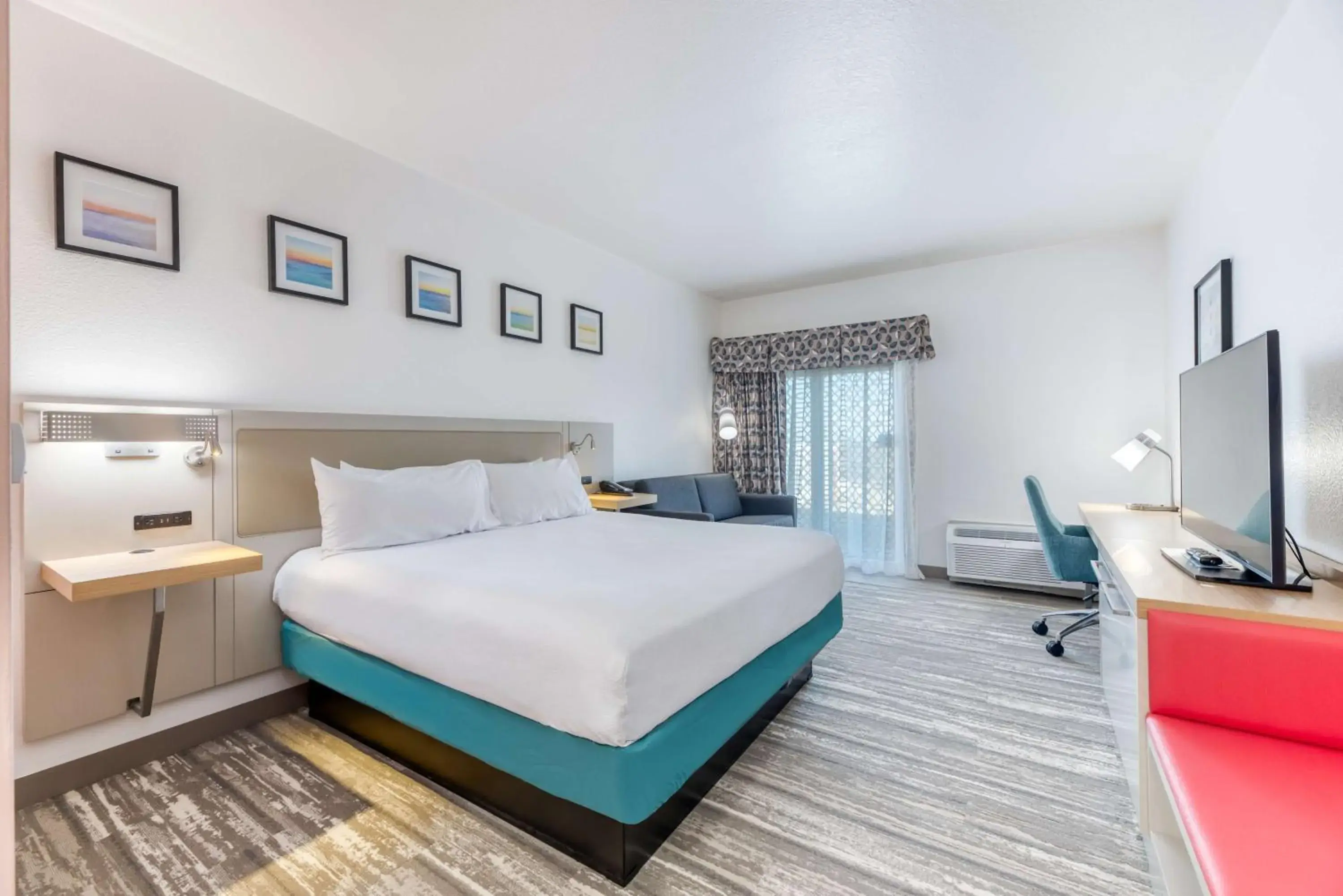 King Room with Balcony in Hilton Garden Inn Outer Banks/Kitty Hawk King Room with Balcony in Hilton Garden Inn Outer Banks/Kitty Hawk