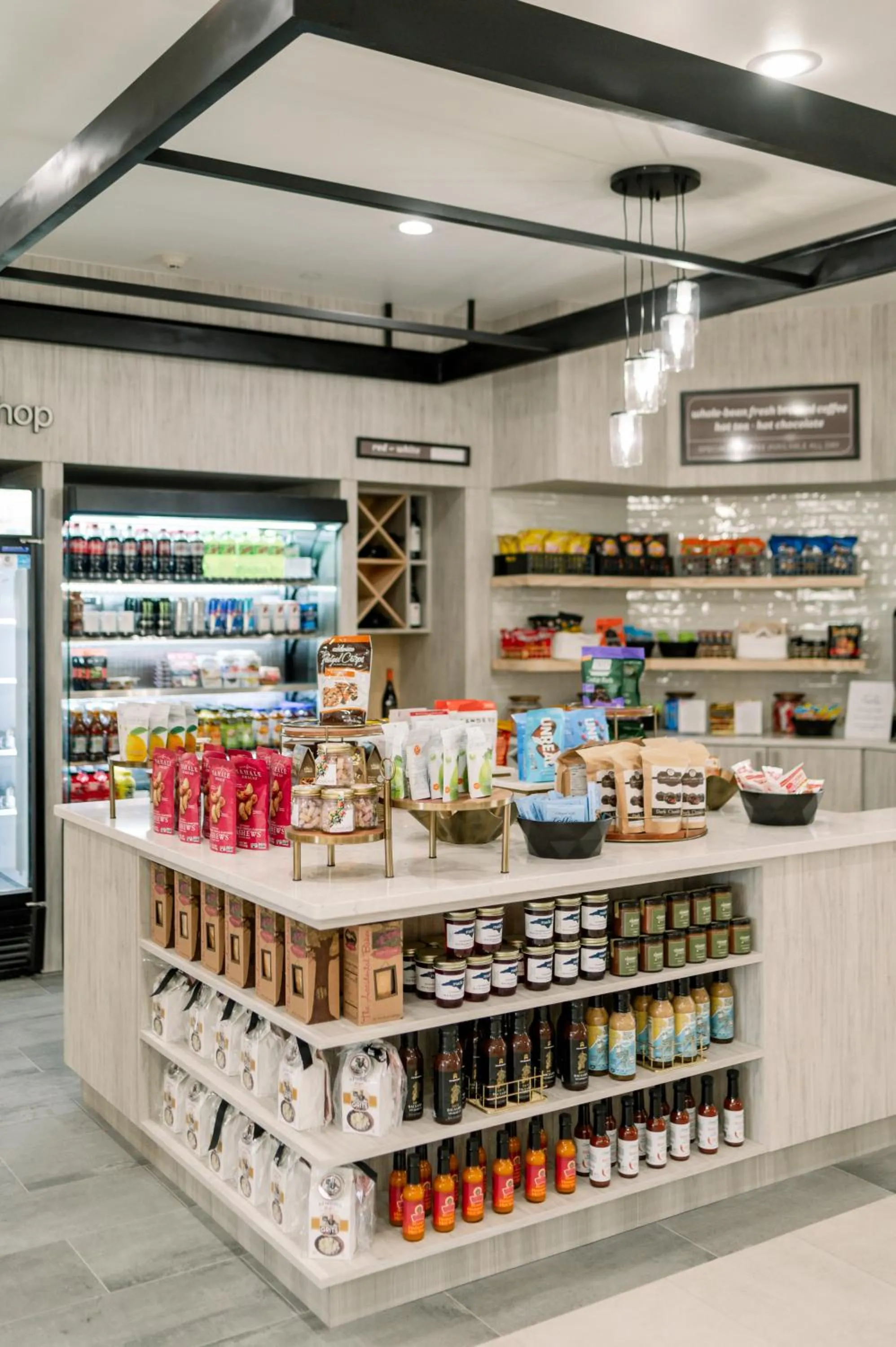 Shopping Area in Hilton Garden Inn Outer Banks/Kitty Hawk