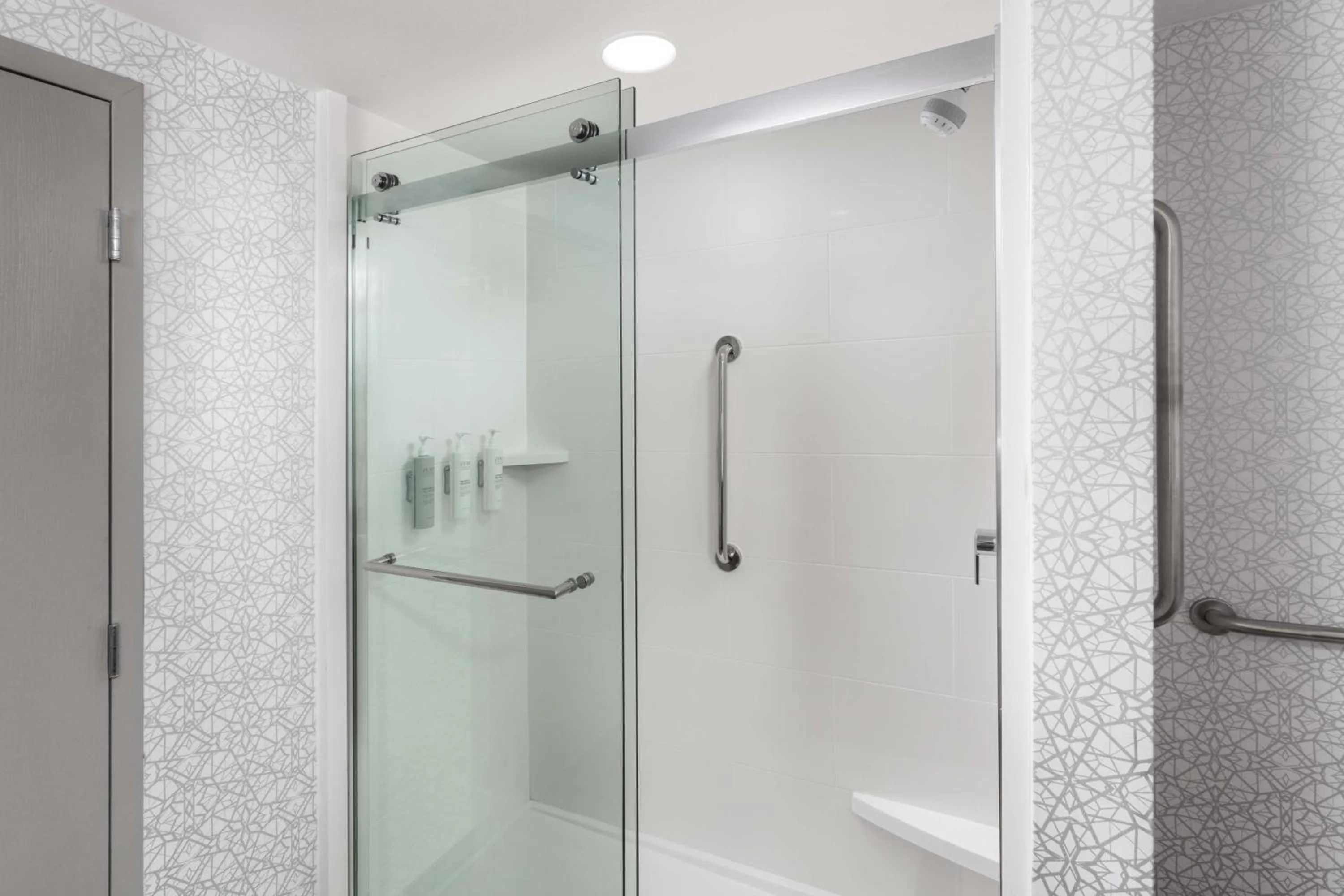 Bathroom in Hampton Inn Joliet-Plainfield I-55