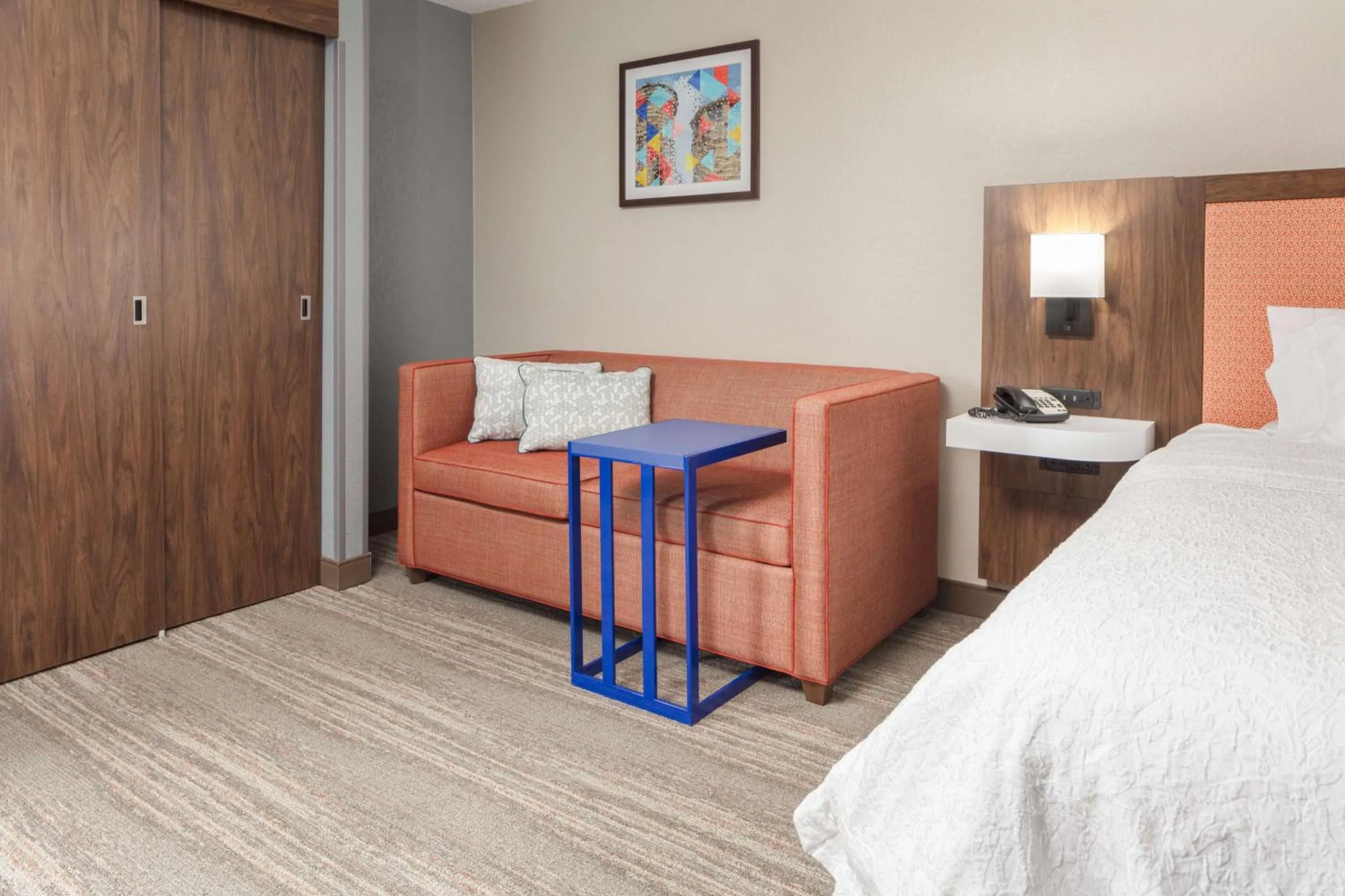 Living room, Bed in Hampton Inn Joliet-Plainfield I-55