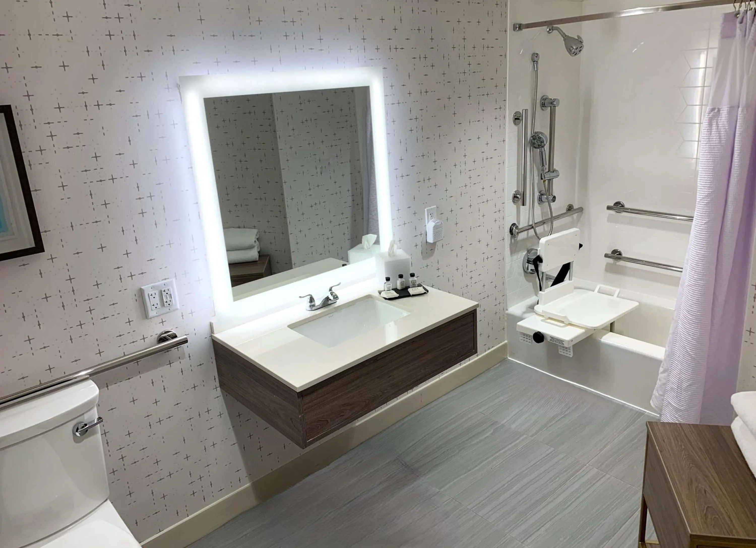 Bathroom in Sonesta Columbus Downtown