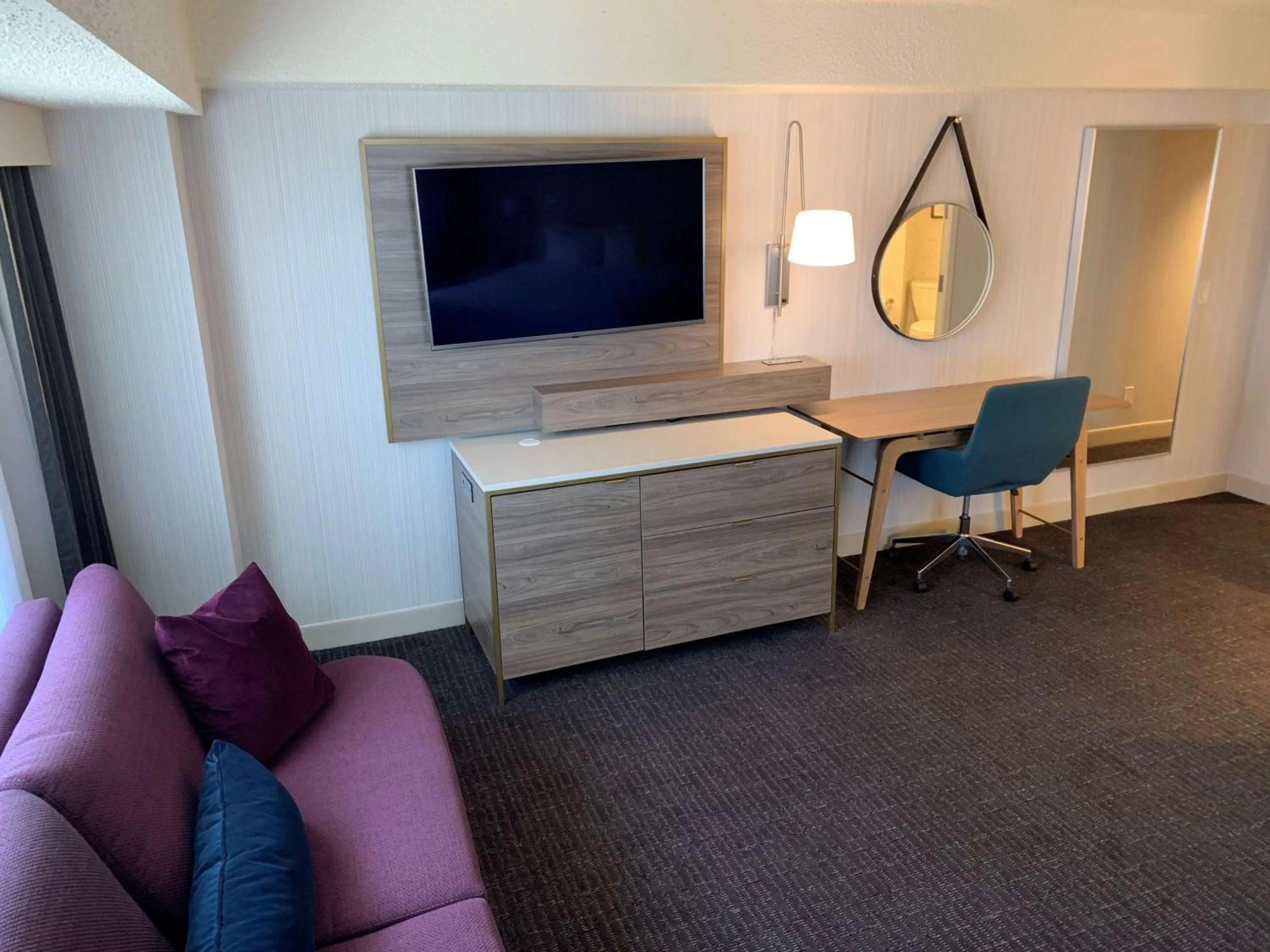 Bedroom in Sonesta Columbus Downtown