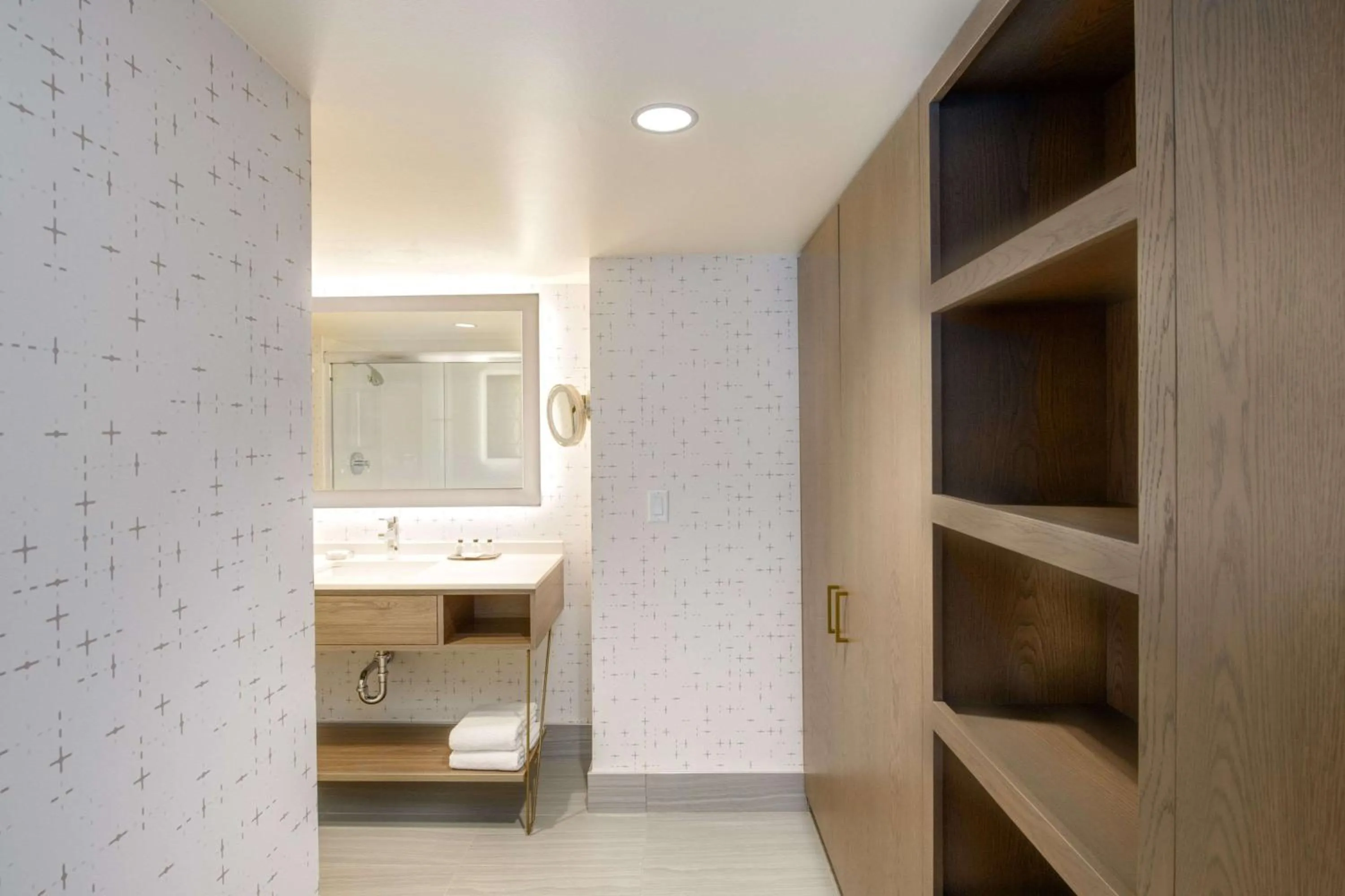 Bathroom in Sonesta Columbus Downtown