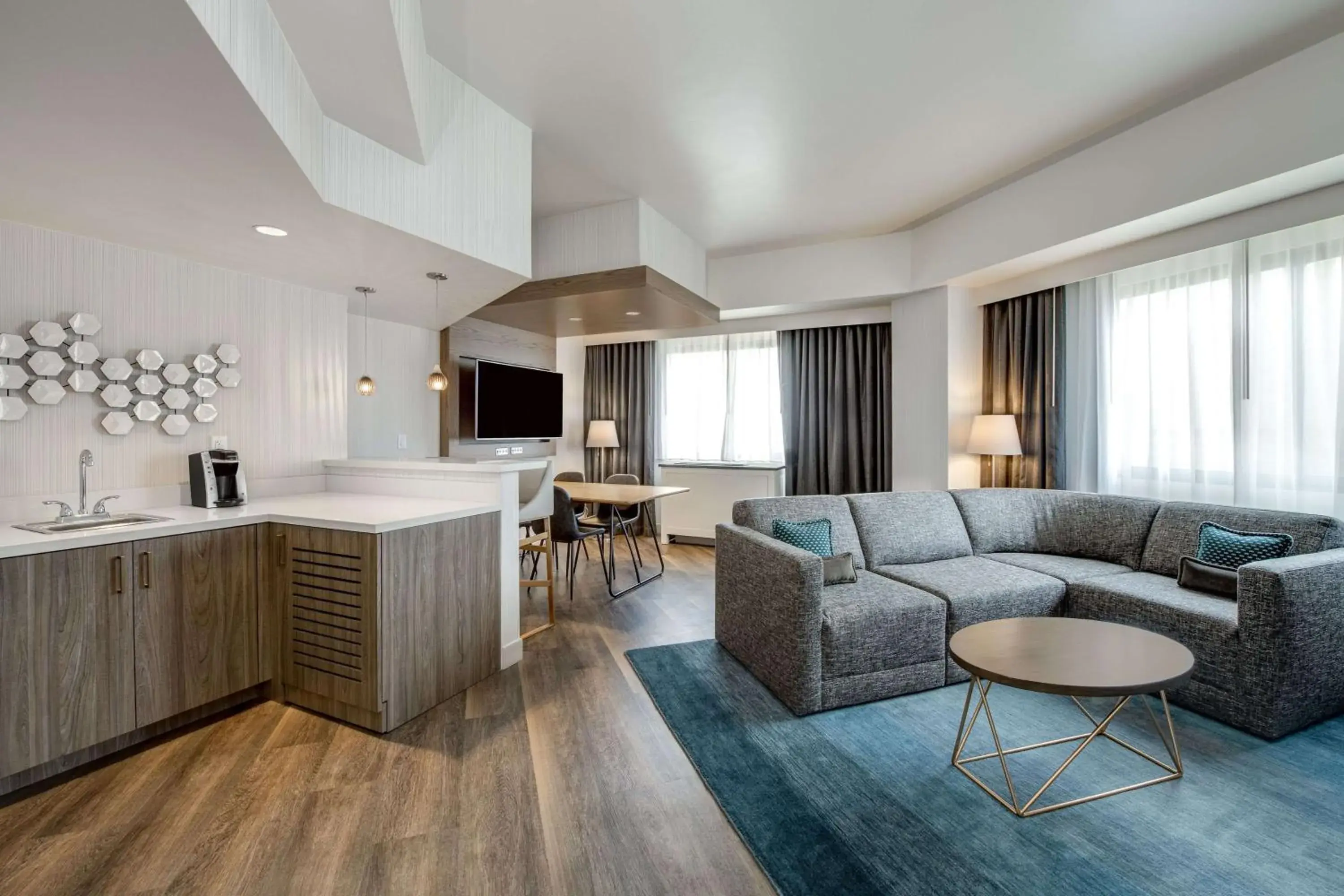 One-Bedroom Oakhurst King Suite in Sonesta Columbus Downtown One-Bedroom Oakhurst King Suite in Sonesta Columbus Downtown