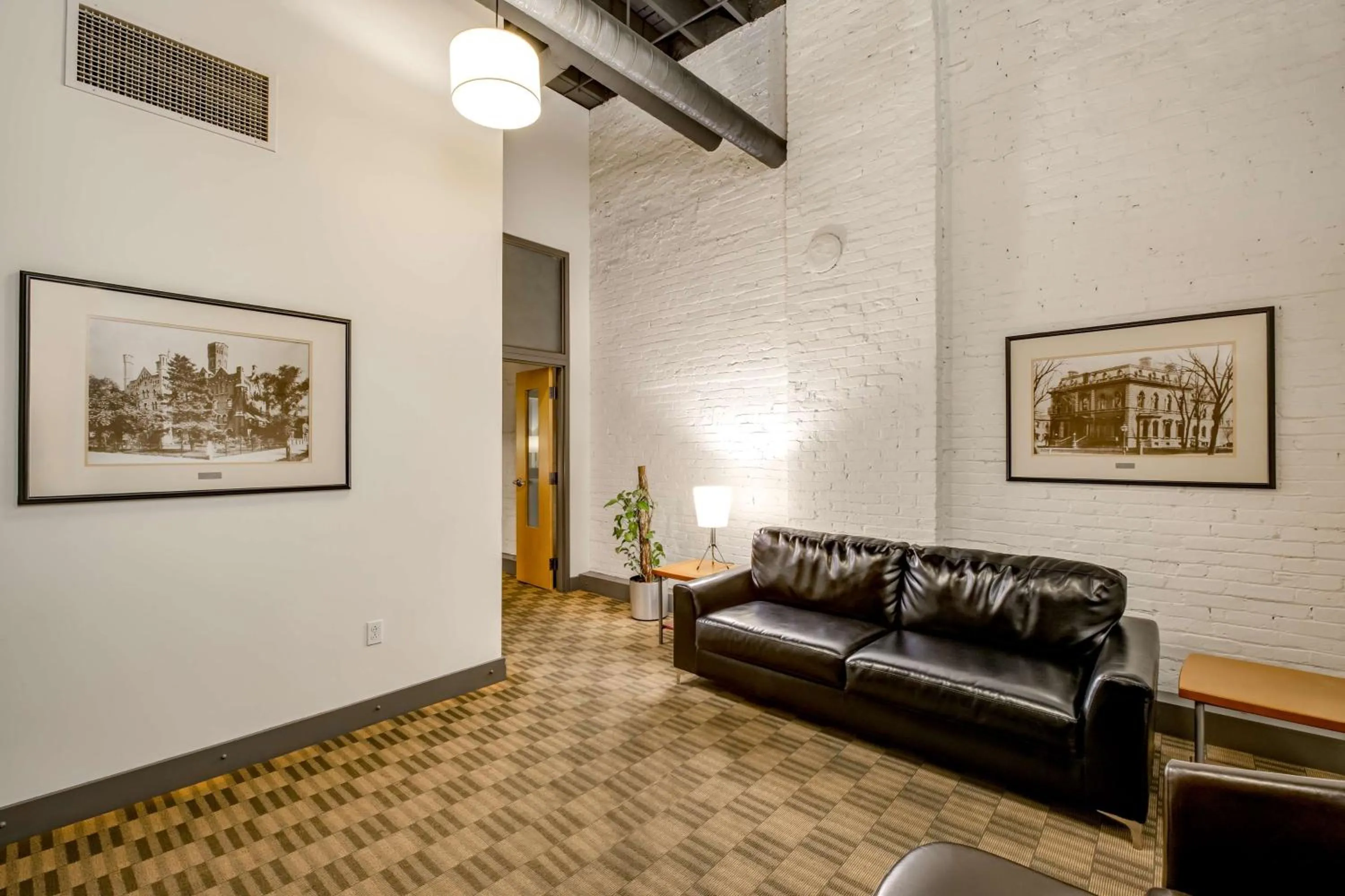 Bedroom in Sonesta Columbus Downtown