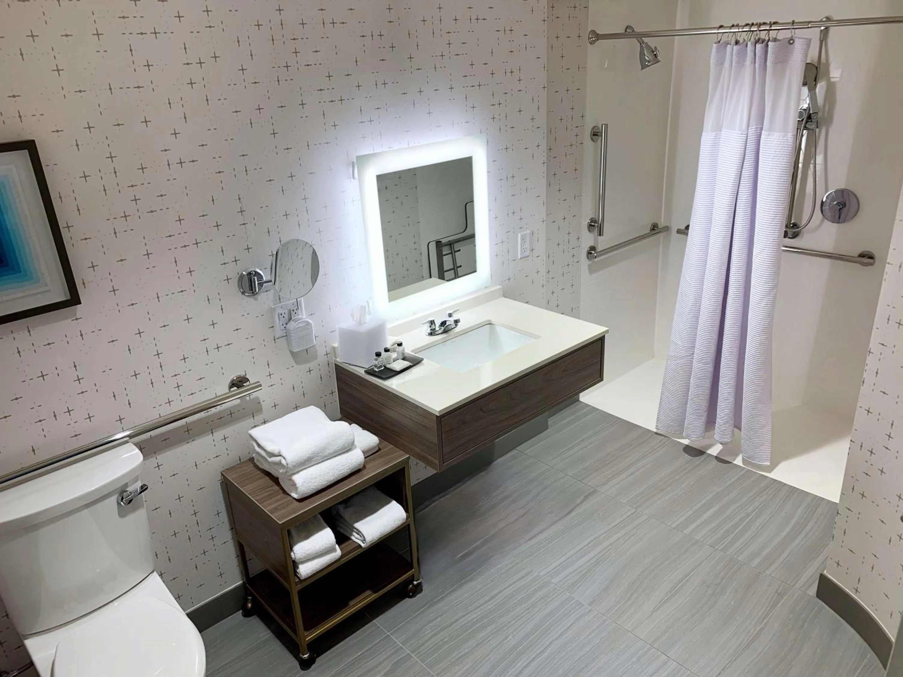 Bathroom in Sonesta Columbus Downtown