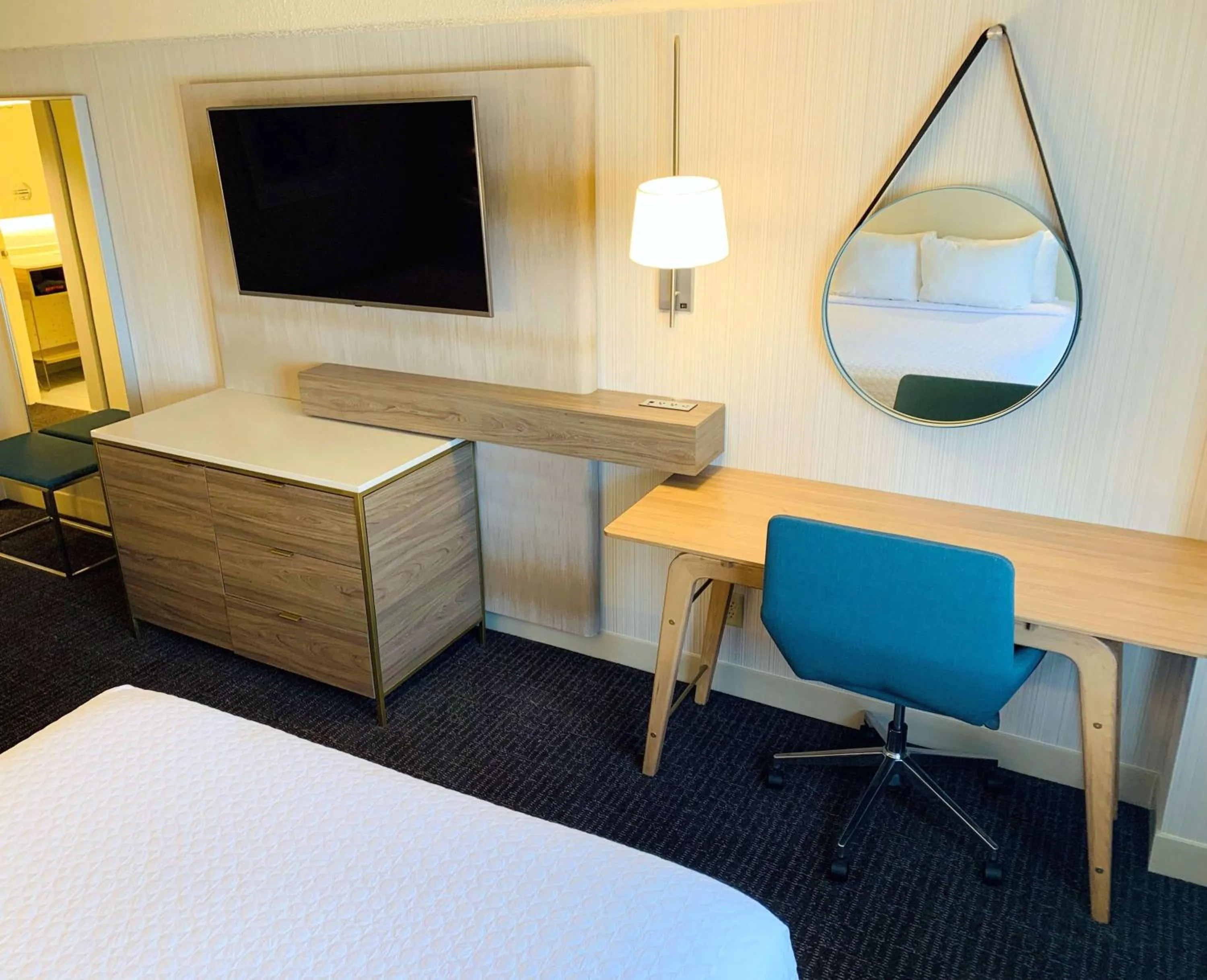 Bedroom, Bed in Sonesta Columbus Downtown