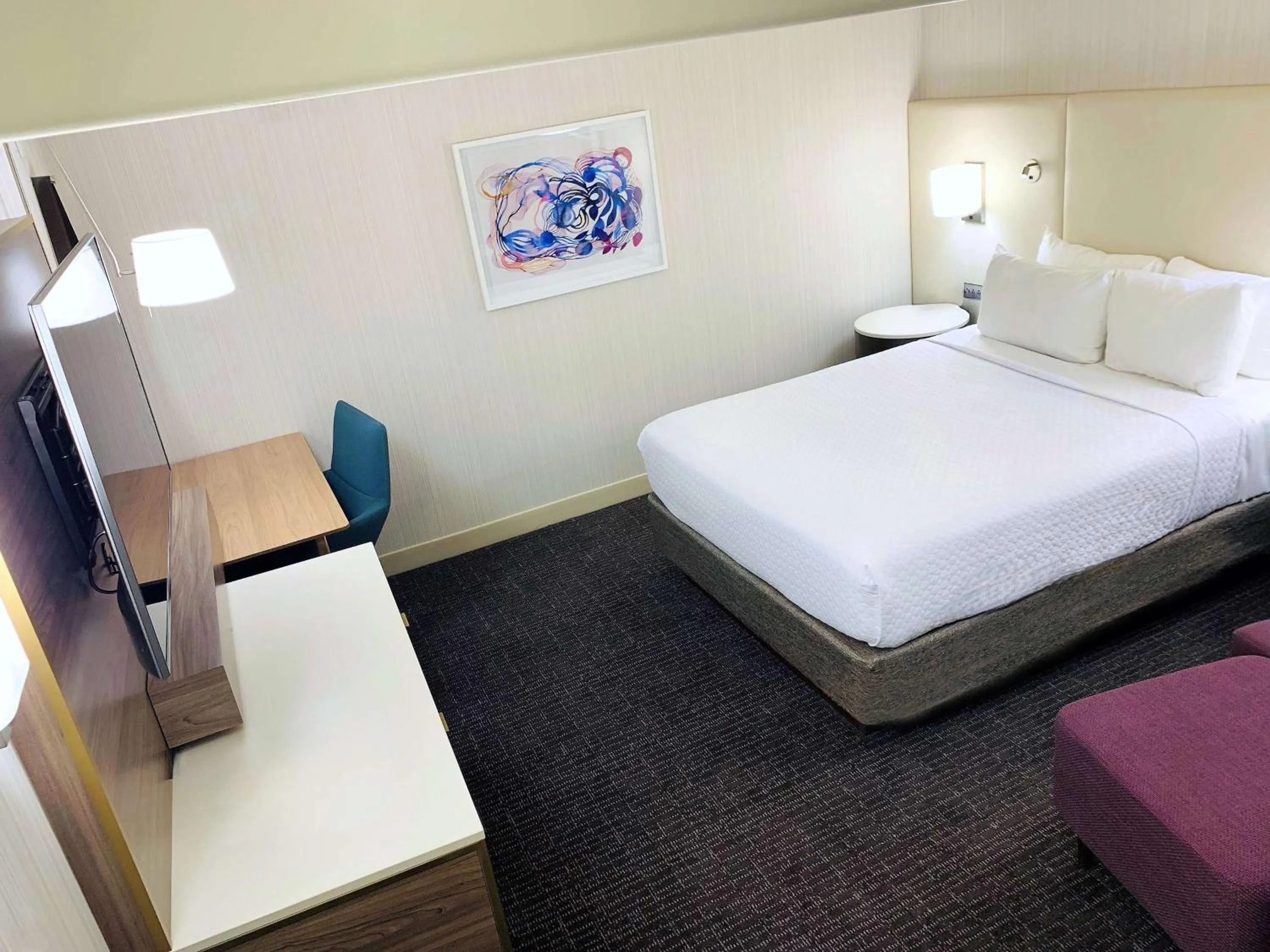 Bedroom, Bed in Sonesta Columbus Downtown