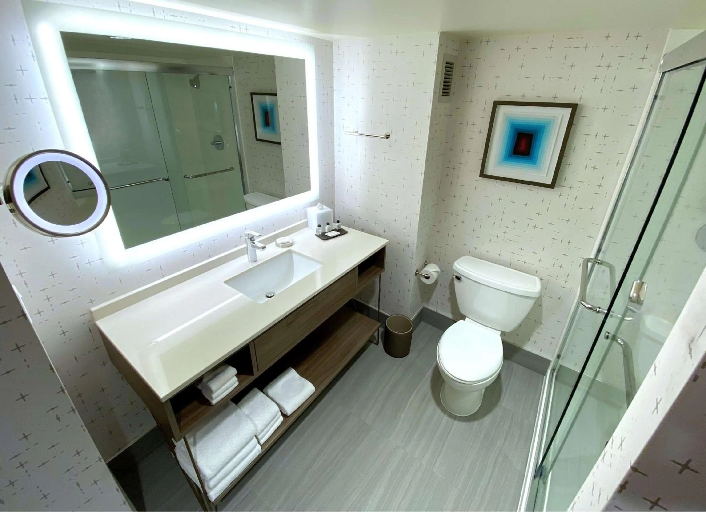 Bathroom in Sonesta Columbus Downtown