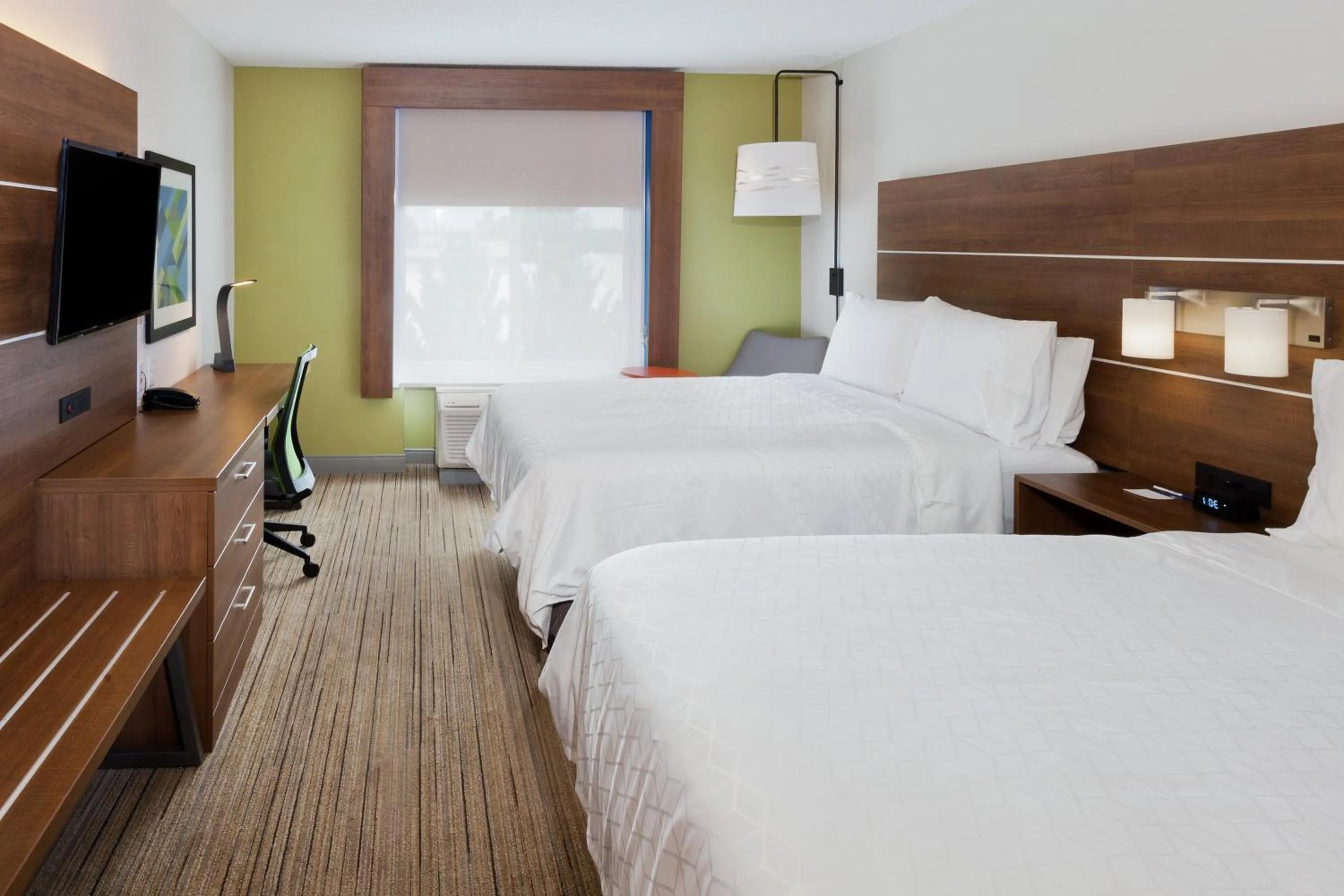 Photo of the whole room, Bed in Holiday Inn Express Hotel & Suites Dothan North by IHG