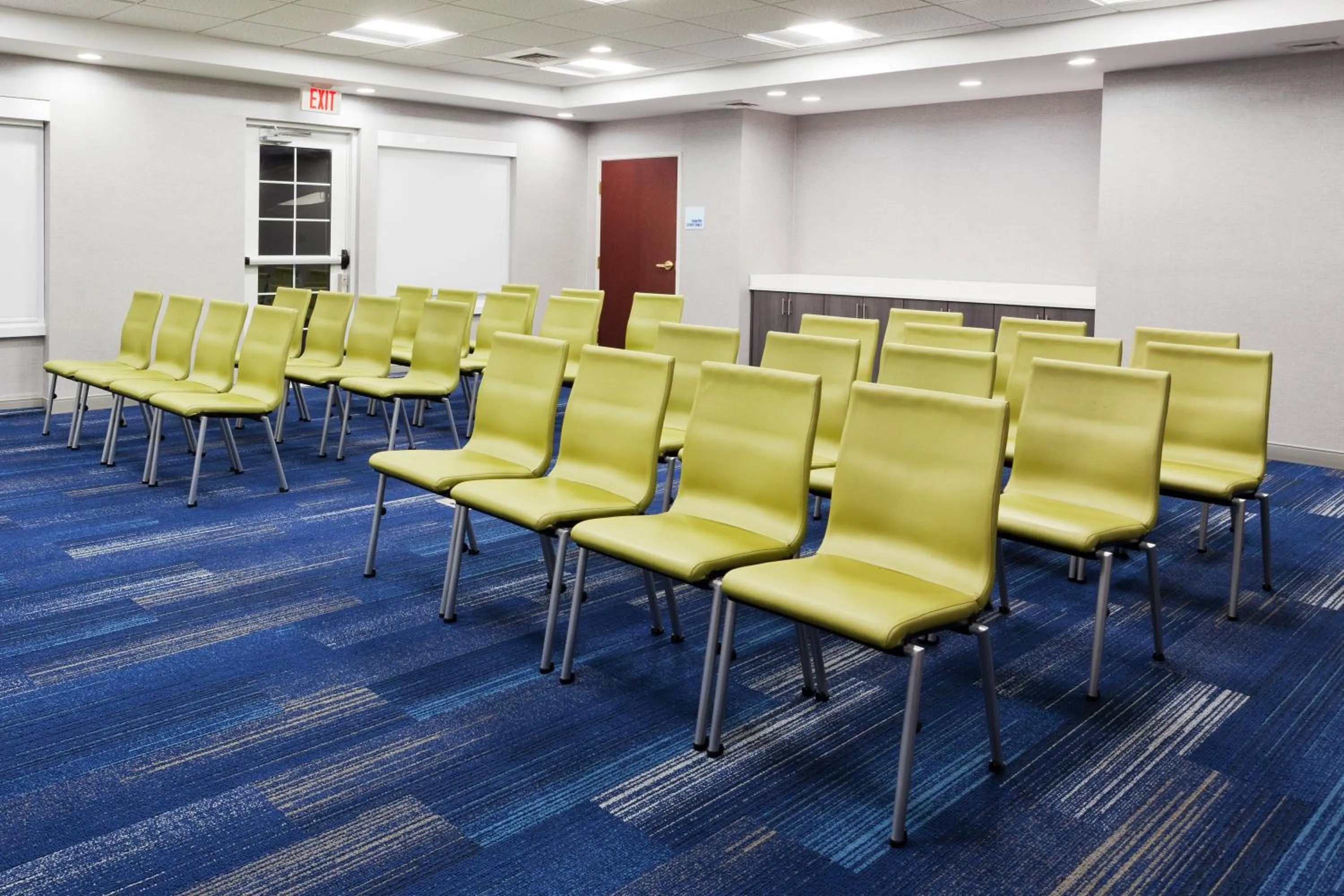 Meeting/conference room in Holiday Inn Express Hotel & Suites Dothan North by IHG