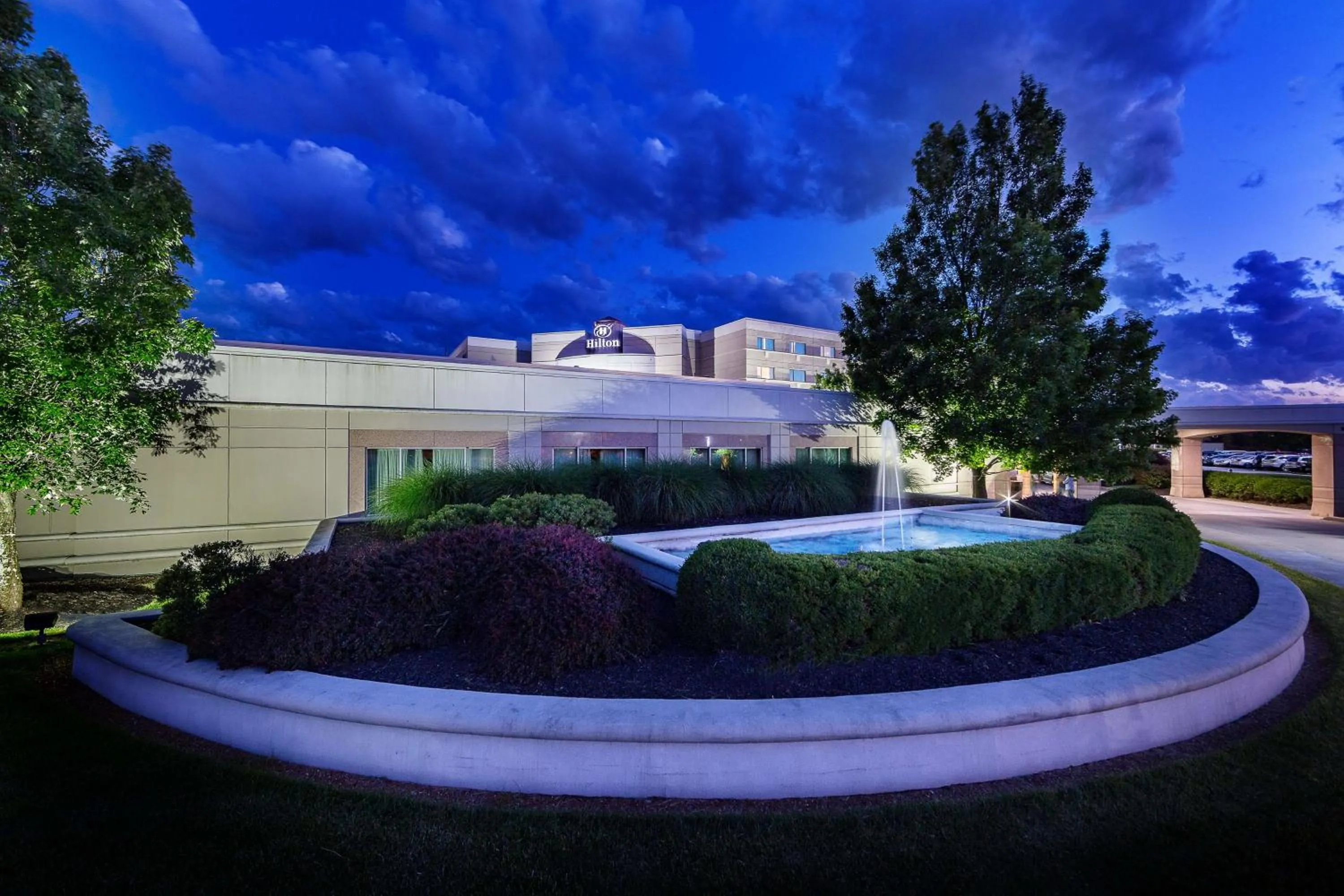 Property building in Hilton Cincinnati Airport