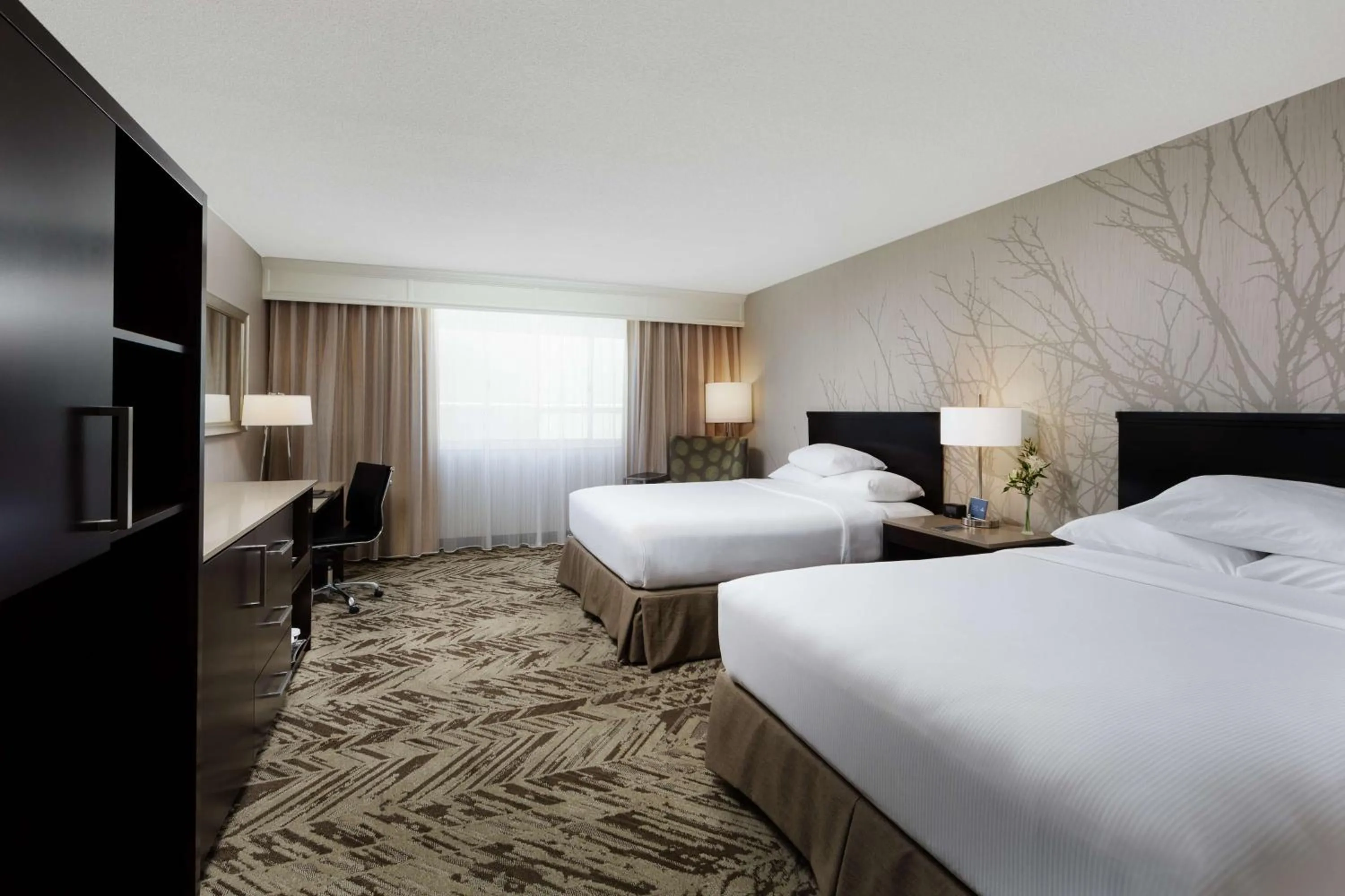 Bedroom, Bed in Hilton Cincinnati Airport