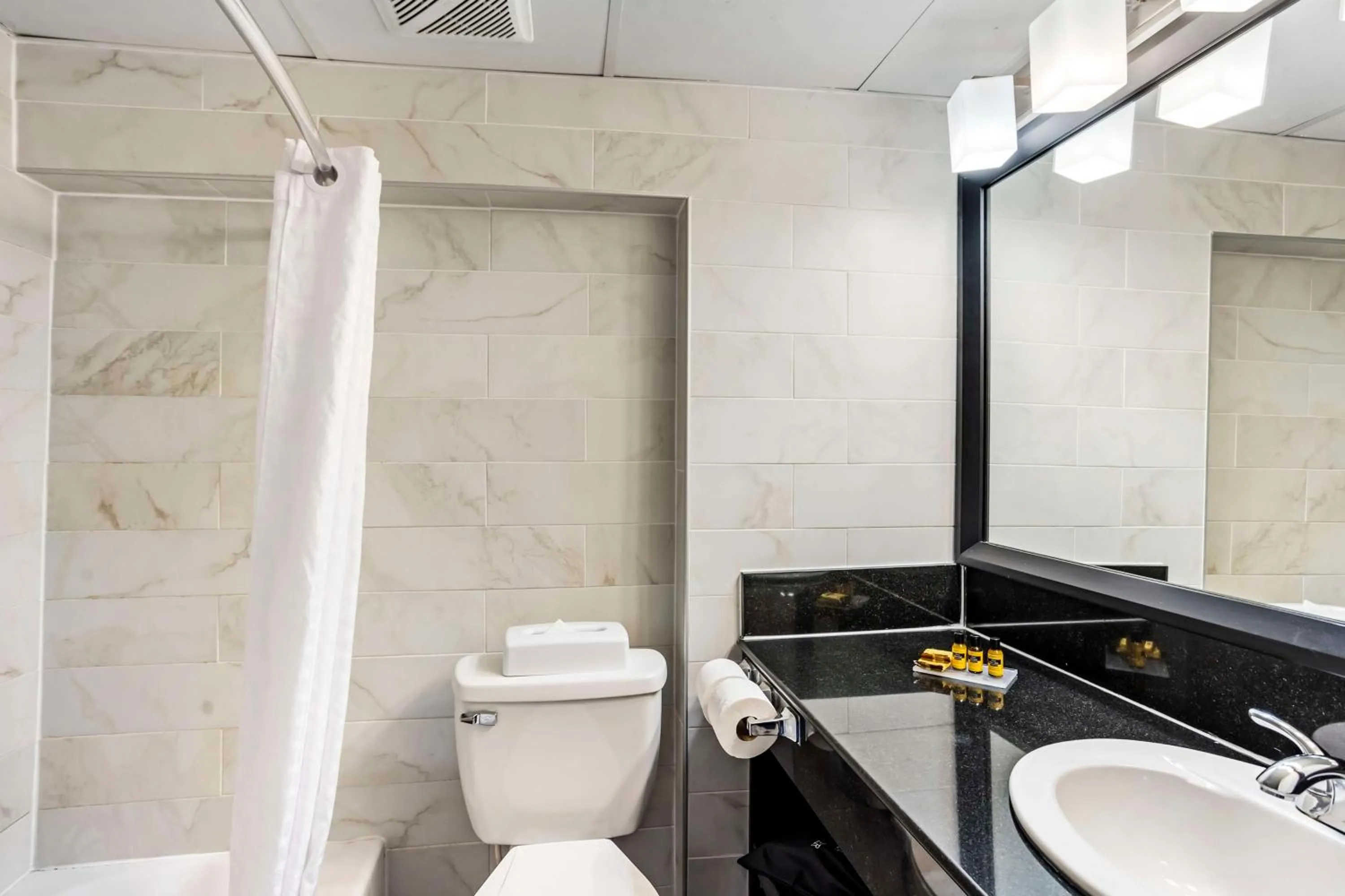 Bathroom in Best Western Plus Newark Airport West