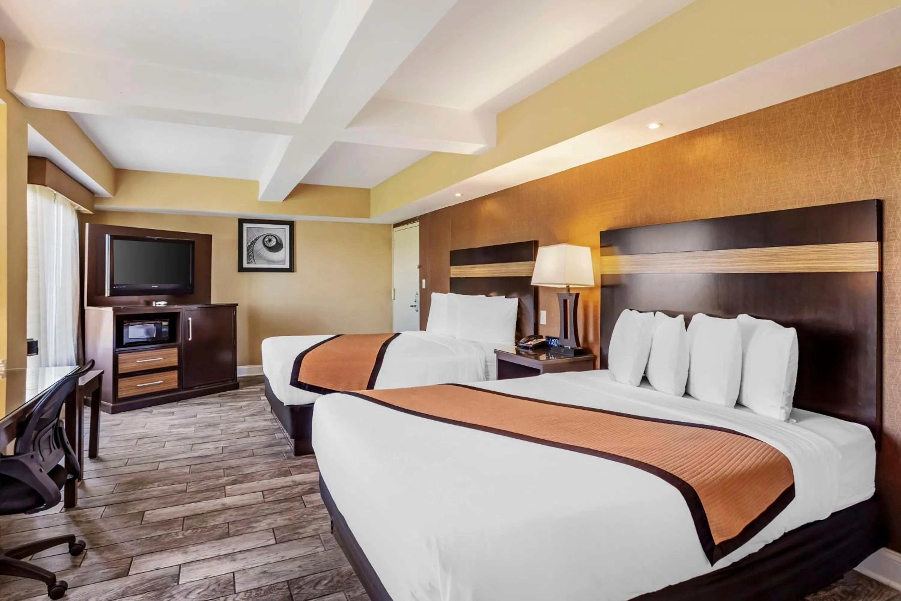 Bedroom, Bed in Best Western Plus Newark Airport West