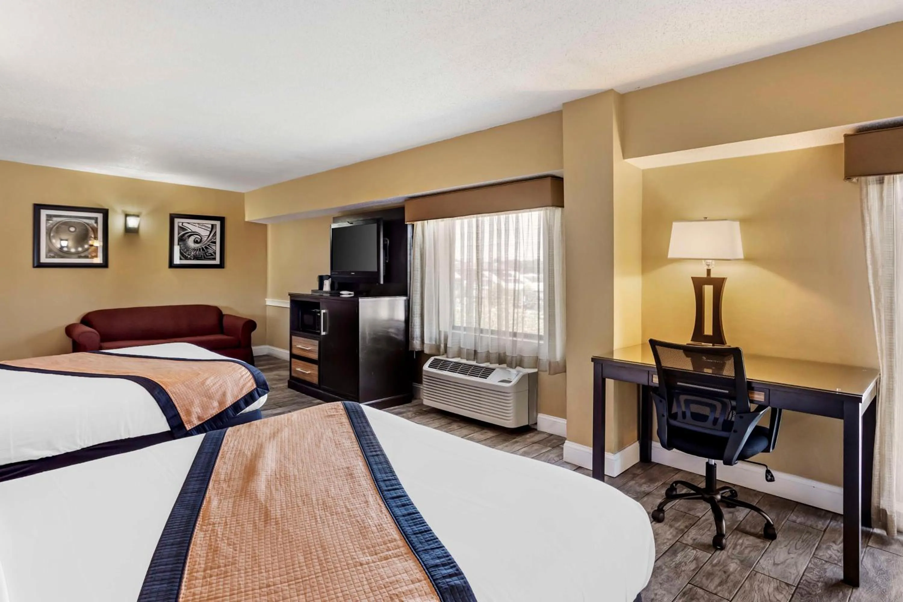 Bedroom, Bed in Best Western Plus Newark Airport West
