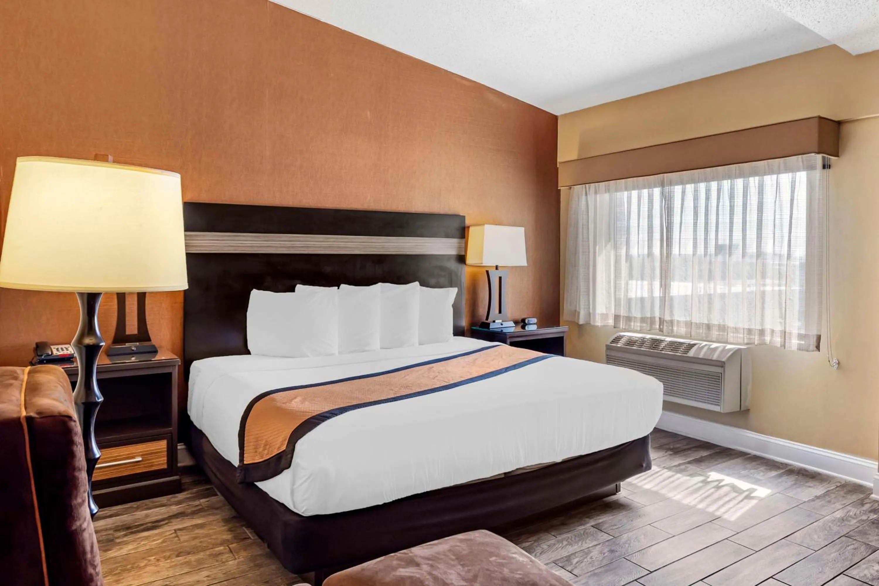Bedroom, Bed in Best Western Plus Newark Airport West