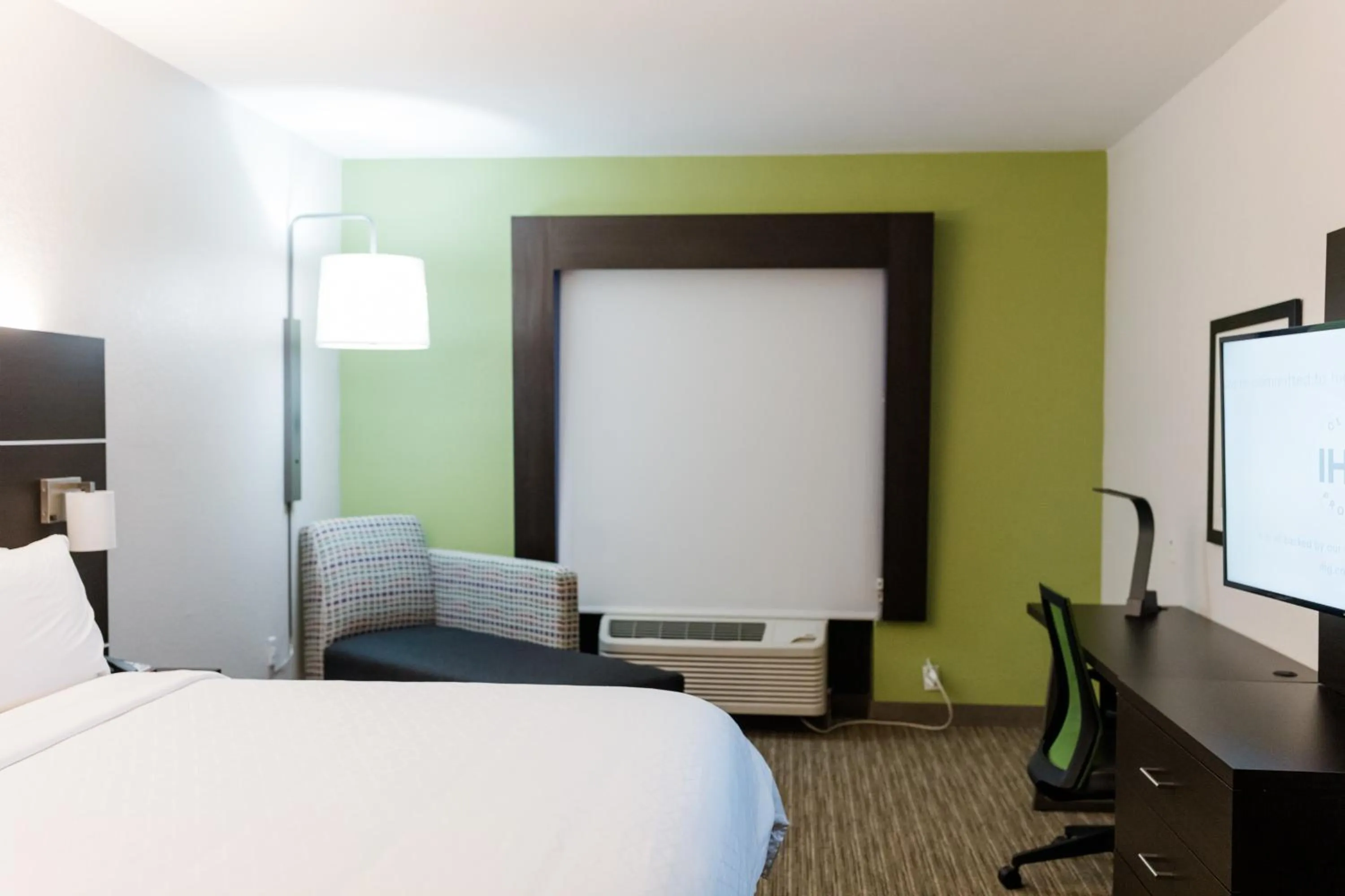 Photo of the whole room, Bed in Holiday Inn Express Hotel & Suites Greenville by IHG