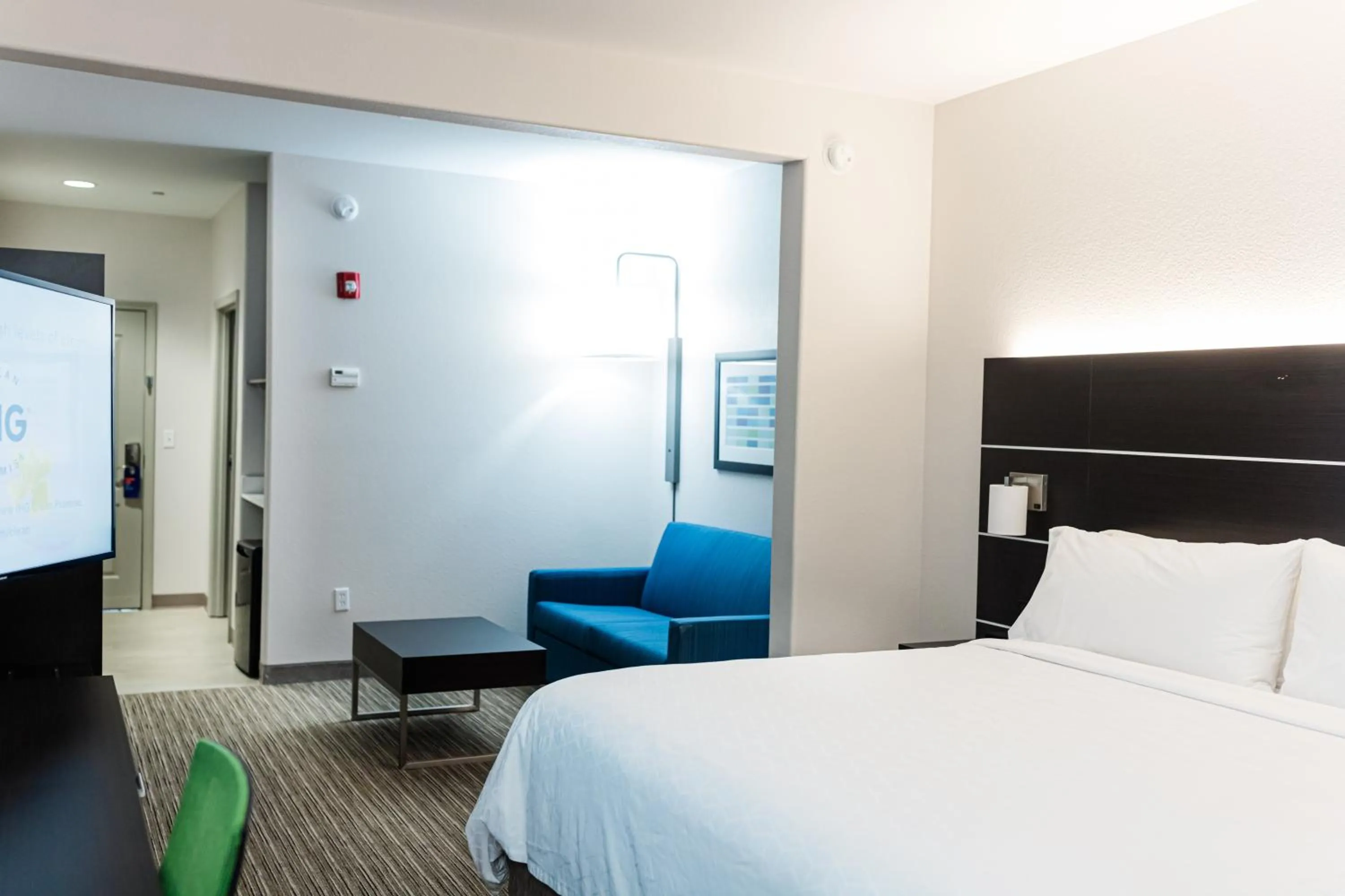 Photo of the whole room, Bed in Holiday Inn Express Hotel & Suites Greenville by IHG