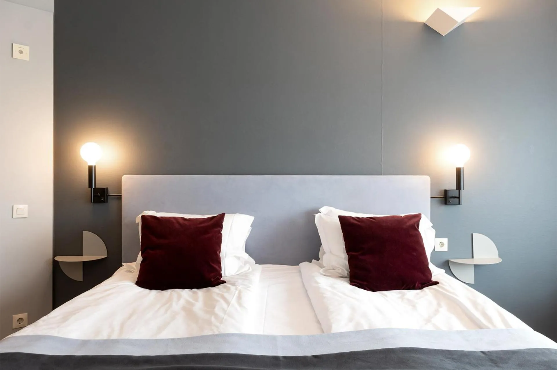 Bed in Elite Park Hotel