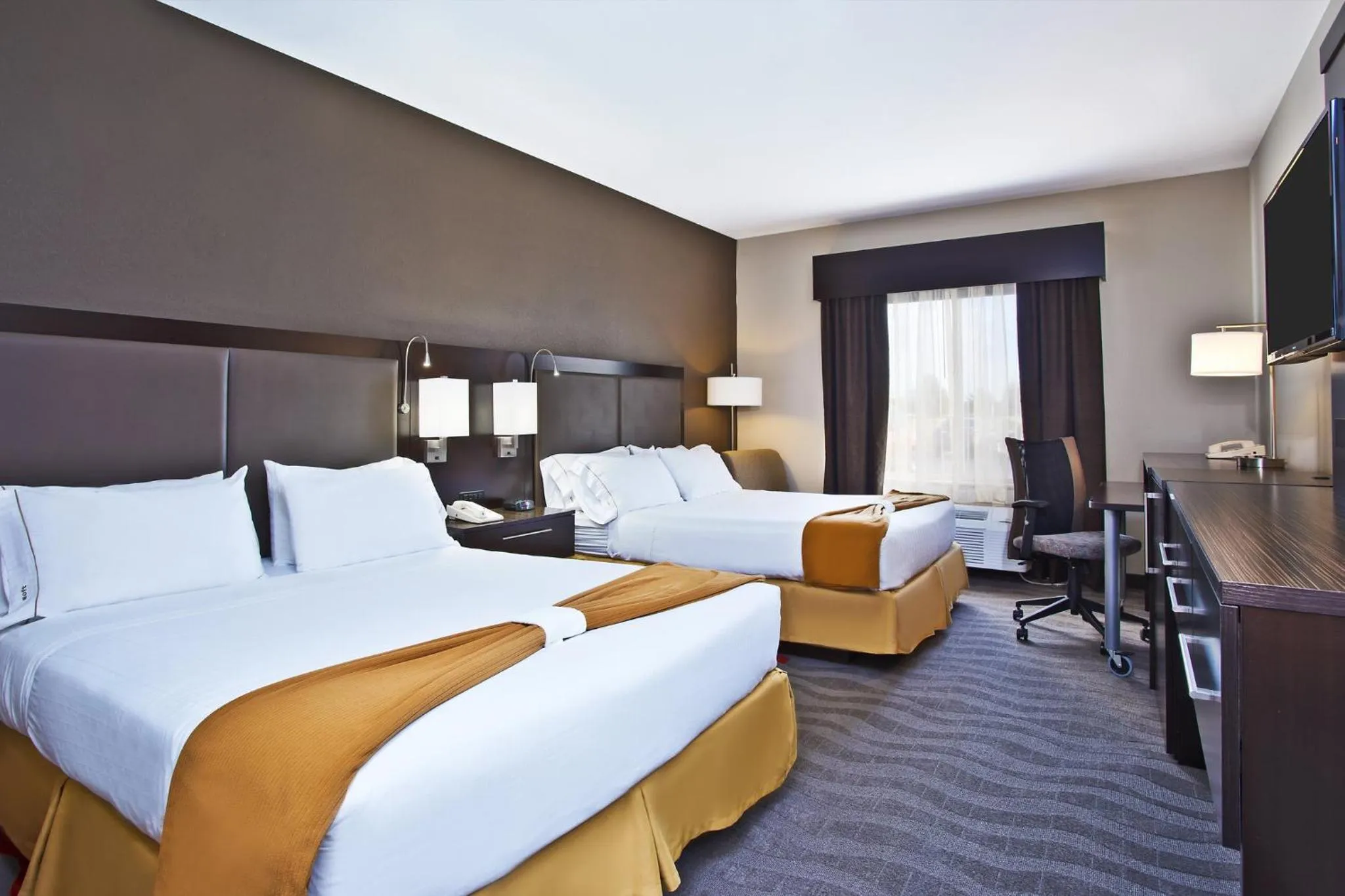 Photo of the whole room, Bed in Holiday Inn Express Hotel & Suites Columbus Southeast Groveport by IHG