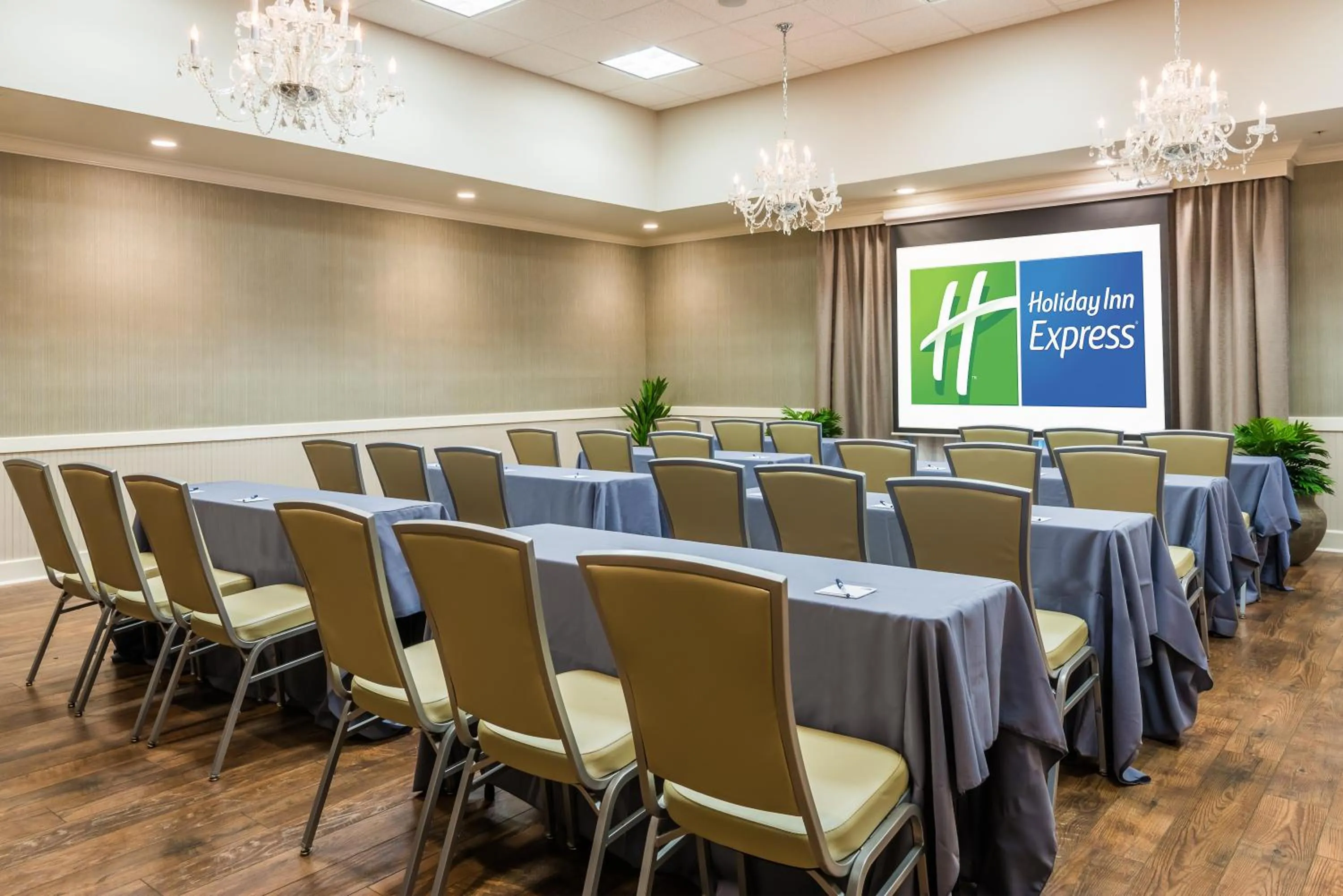Meeting/conference room in Holiday Inn Express Fairhope - Point Clear by IHG