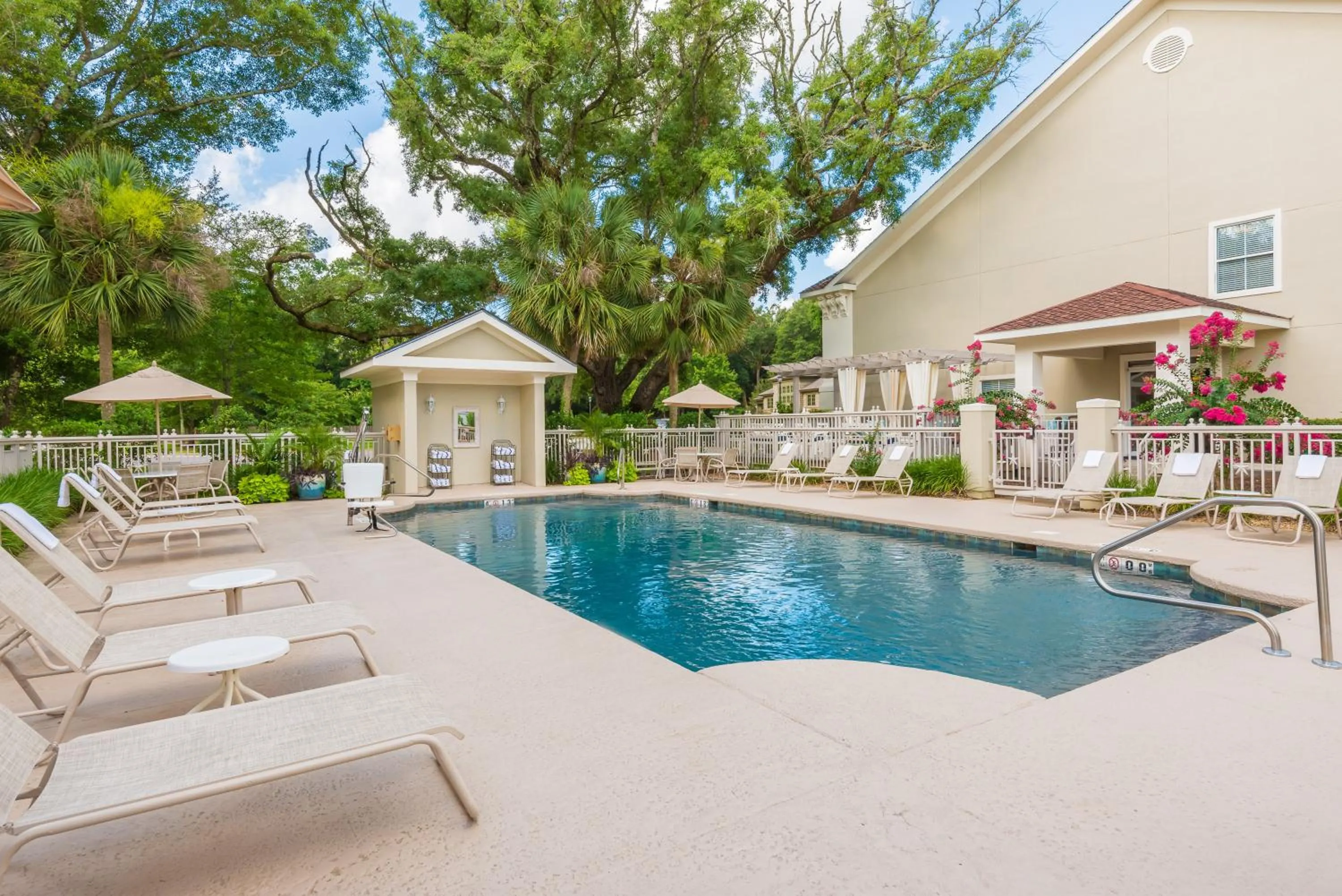 Swimming pool in Holiday Inn Express Fairhope - Point Clear by IHG