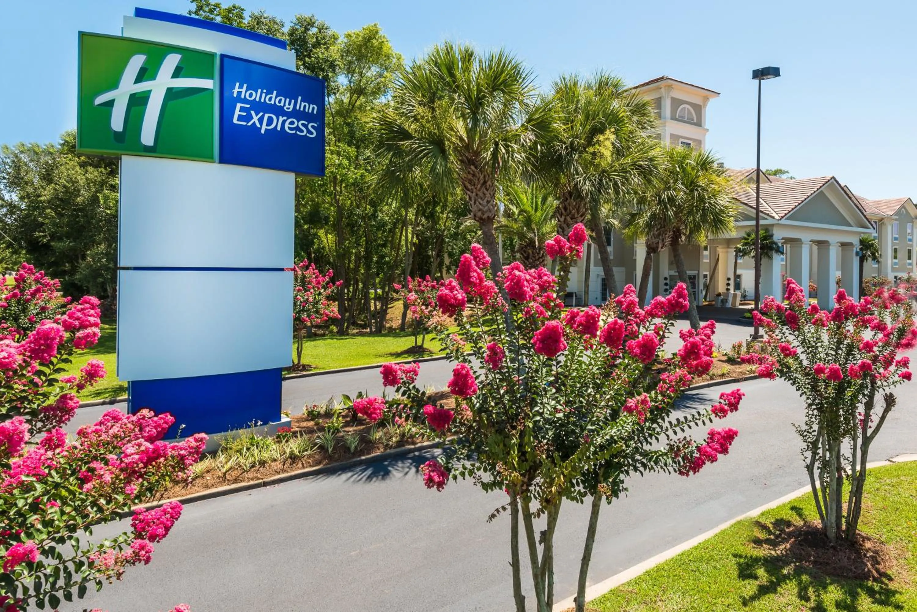 Property building in Holiday Inn Express Fairhope - Point Clear by IHG