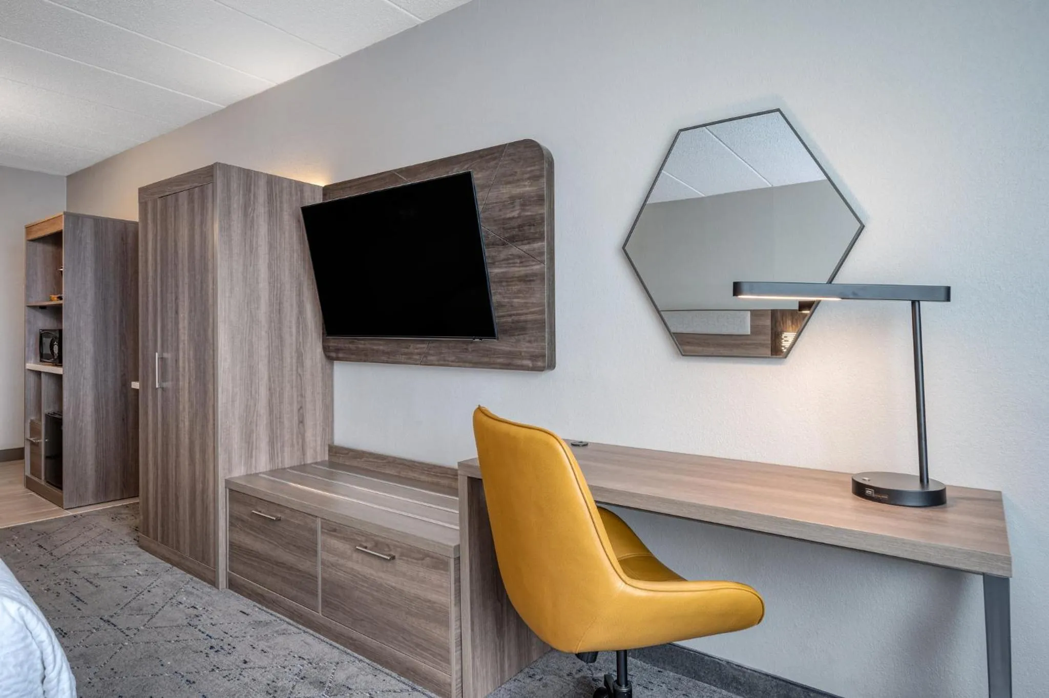 Photo of the whole room, Bed in Holiday Inn Express Hotel & Suites Columbus Airport by IHG