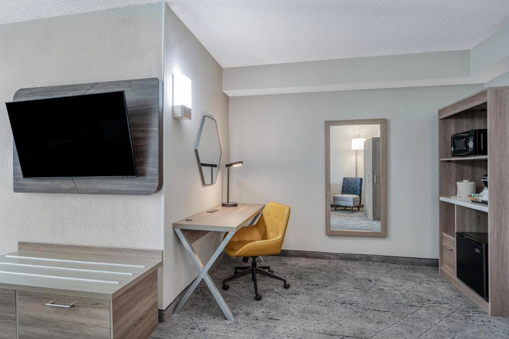 Photo of the whole room in Holiday Inn Express Hotel & Suites Columbus Airport by IHG