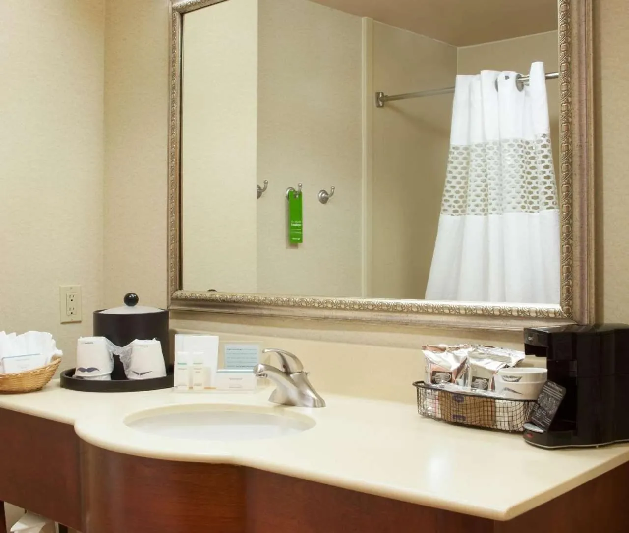 Bed in Hampton Inn and Suites-Brownsville