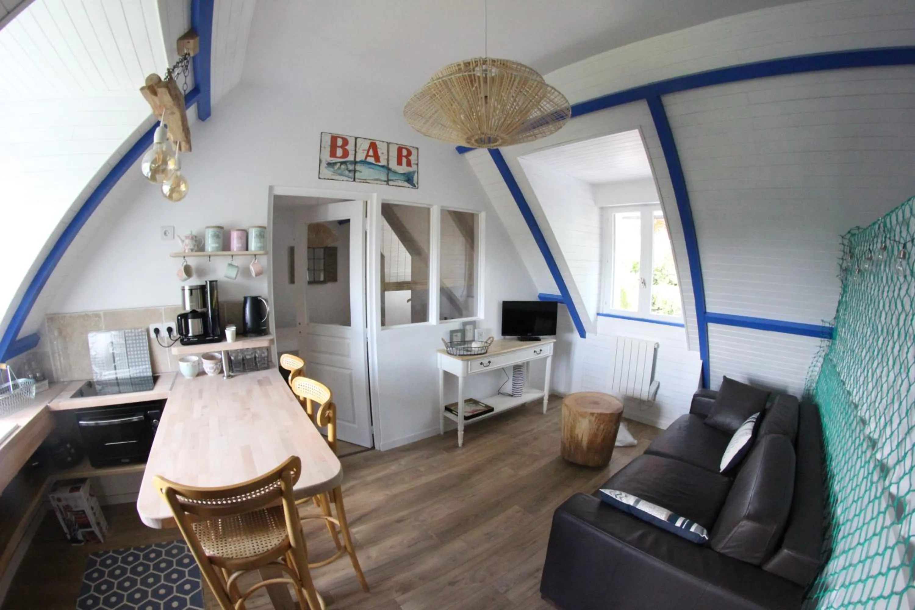 Kitchen or kitchenette in La maison de l'Odet