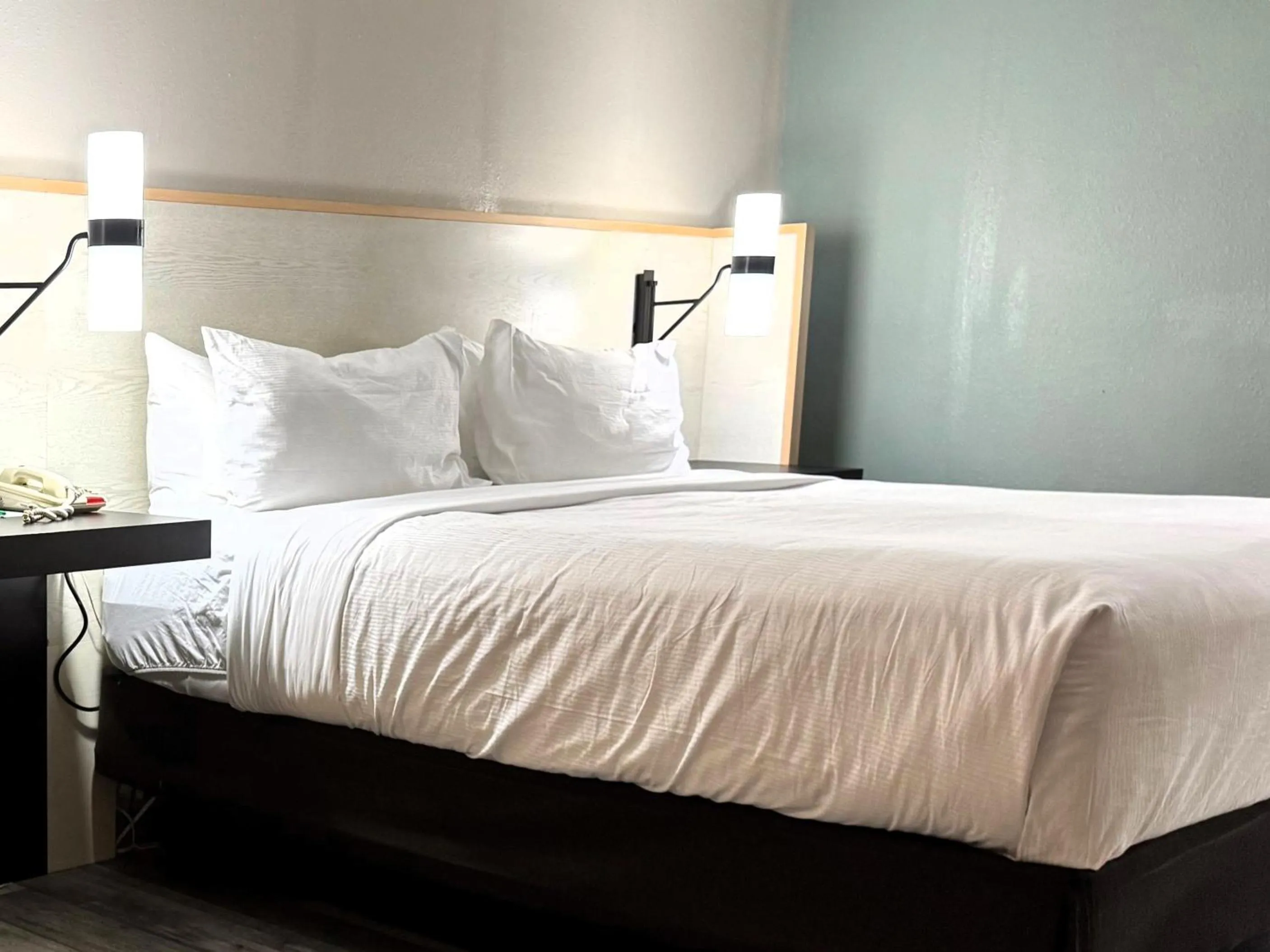 Bed in Wyndham Garden Lake Guntersville