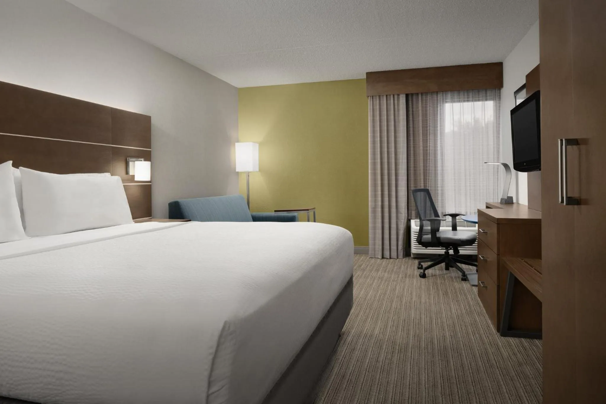 Photo of the whole room, Bed in Holiday Inn Express Andover North - Lawrence by IHG