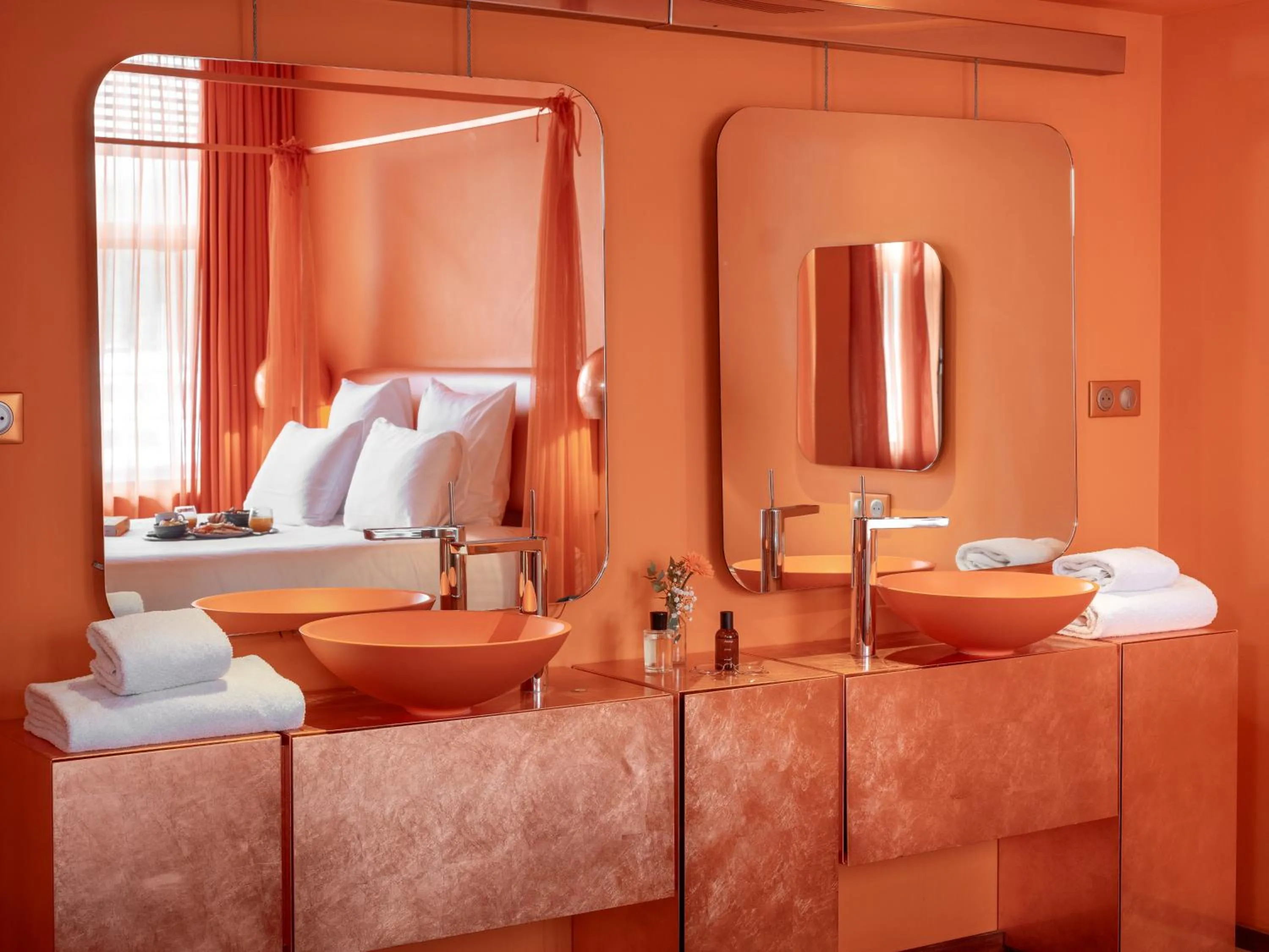 Bathroom, Bed in Hotel OFF Paris Seine