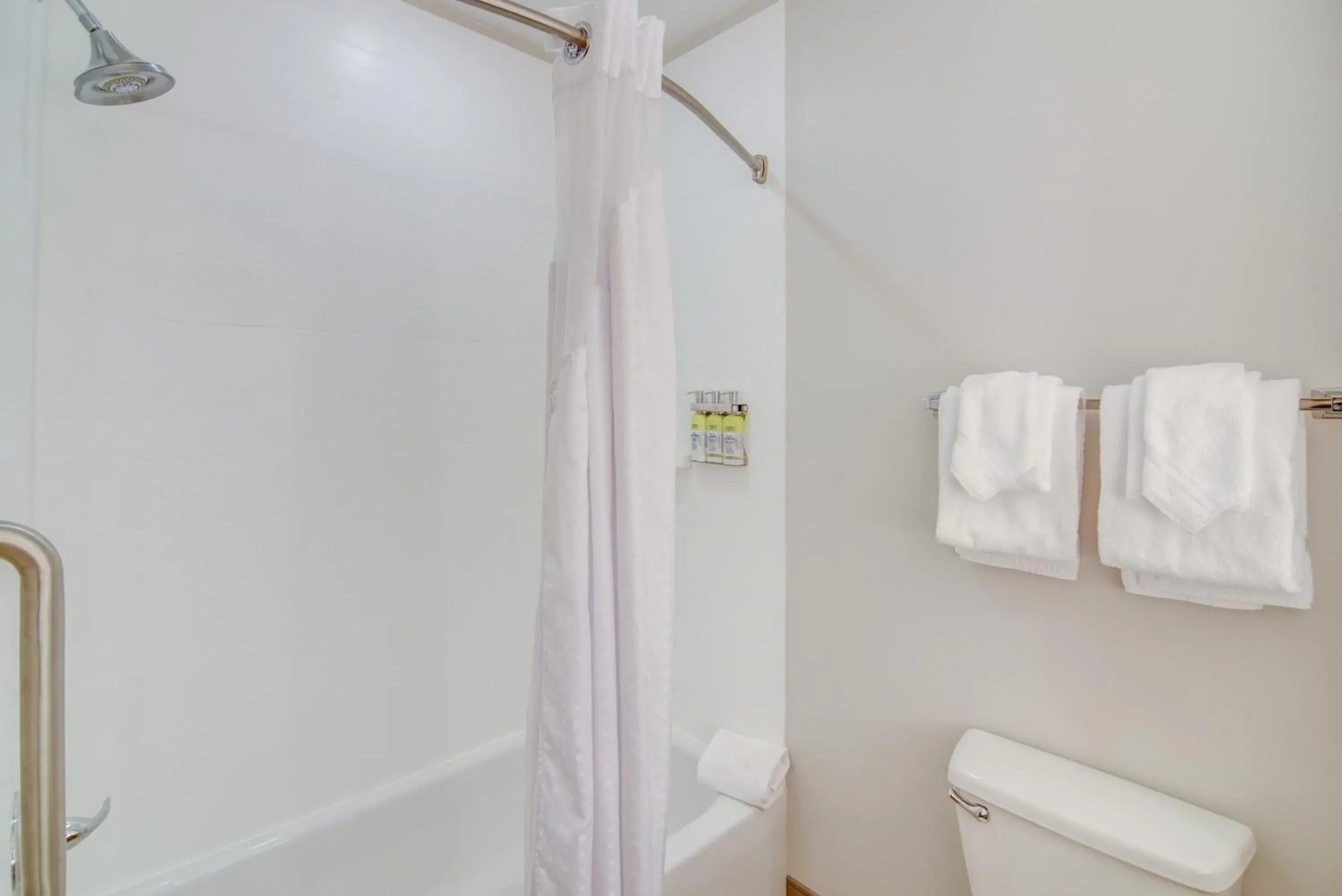 Suite with Twin Beds and Hearing Accessible Tran Shower - Non-Smoking in Holiday Inn Express Hotel & Suites Foley by IHG Suite with Twin Beds and Hearing Accessible Tran Shower - Non-Smoking in Holiday Inn Express Hotel & Suites Foley by IHG