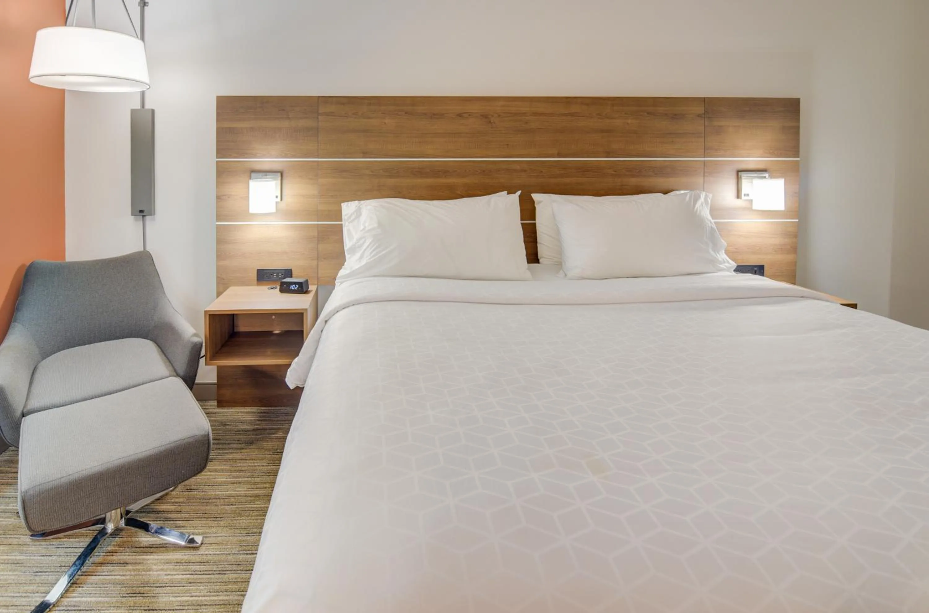 Bedroom, Bed in Holiday Inn Express Hotel & Suites Foley by IHG