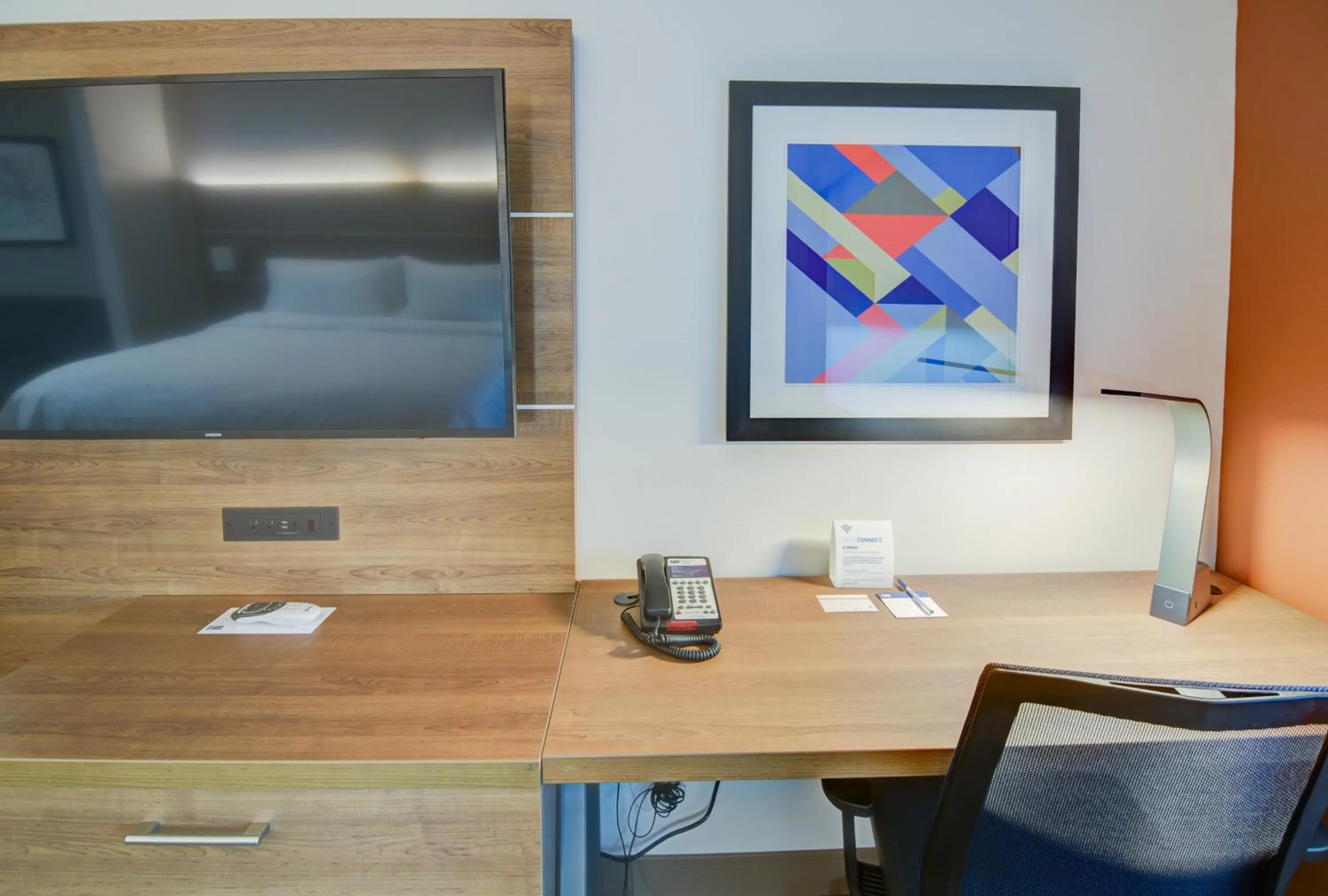 Bedroom in Holiday Inn Express Hotel & Suites Foley by IHG