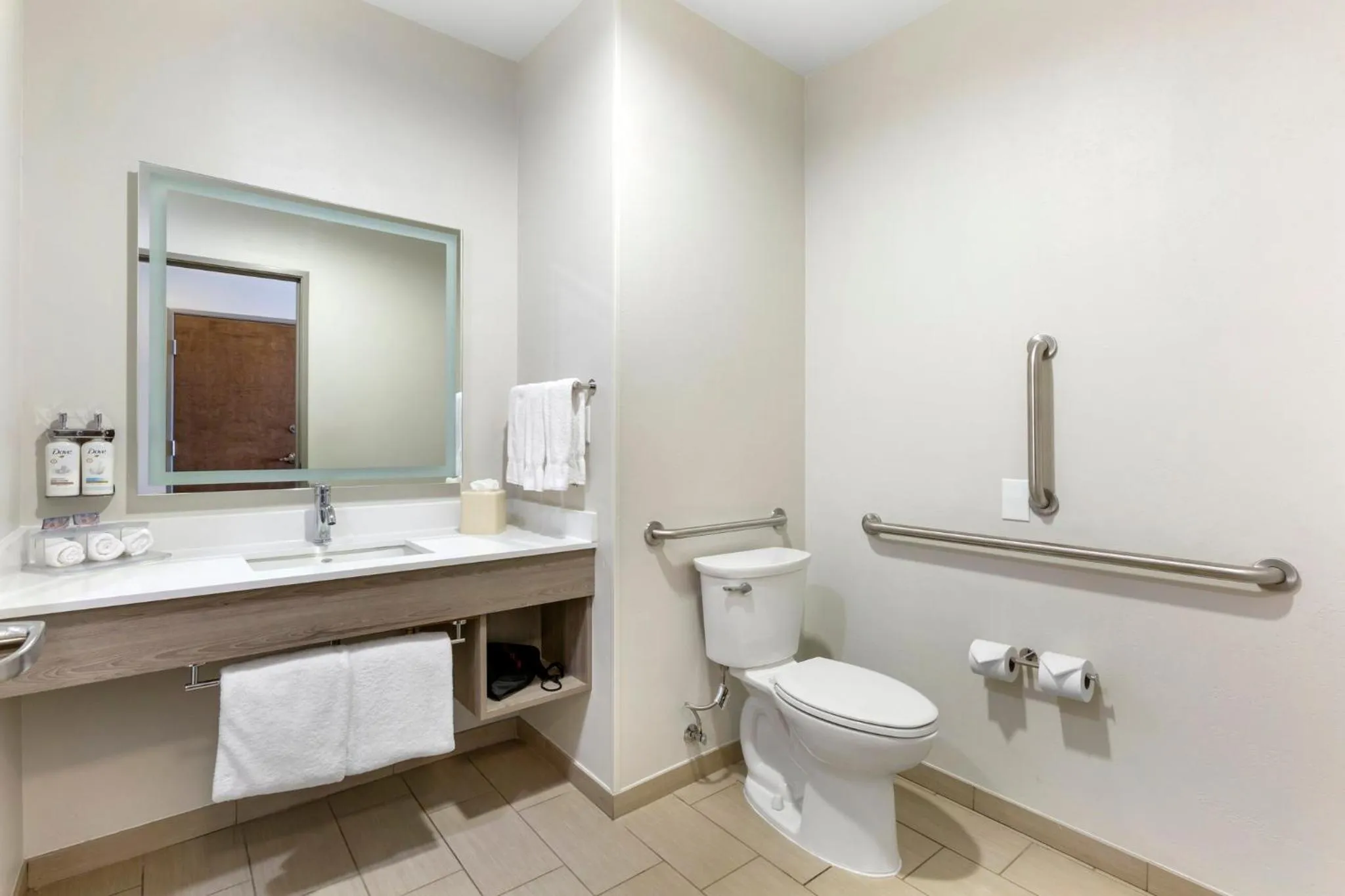 Photo of the whole room in Holiday Inn Express Belgrade-Bozeman Area by IHG