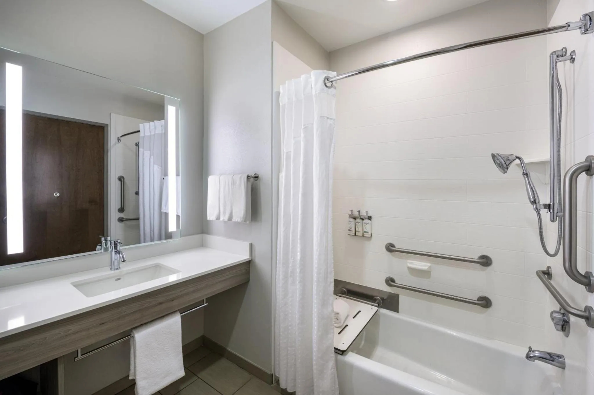 Photo of the whole room in Holiday Inn Express Belgrade-Bozeman Area by IHG