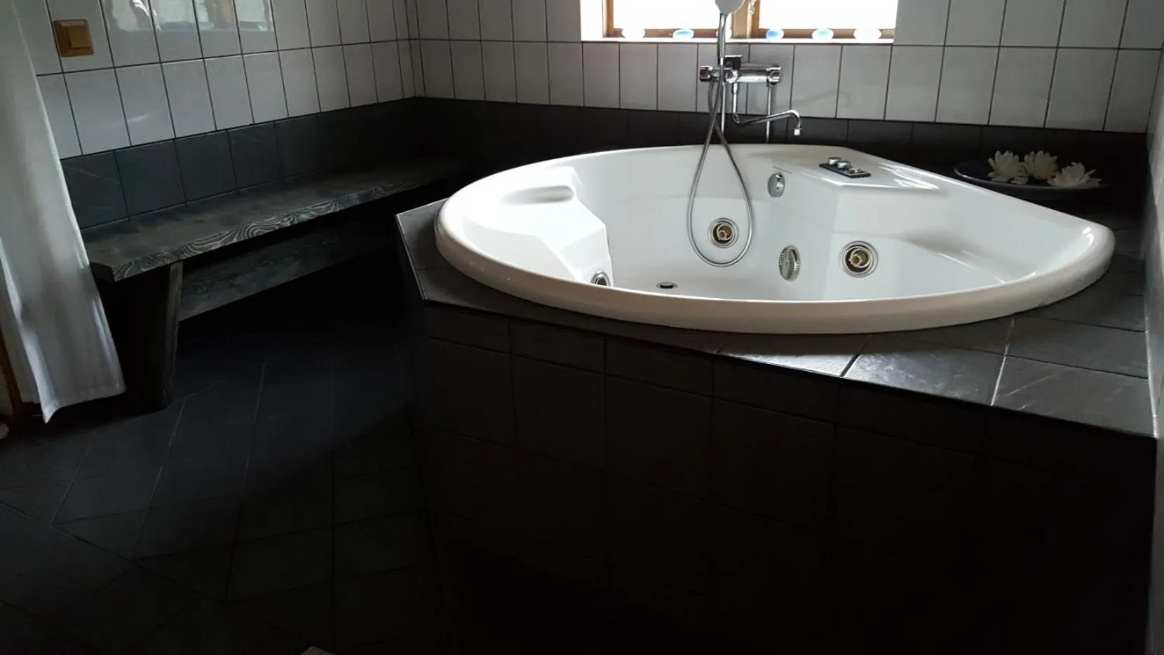 Bath in STF Hotel & Hostel Persåsen