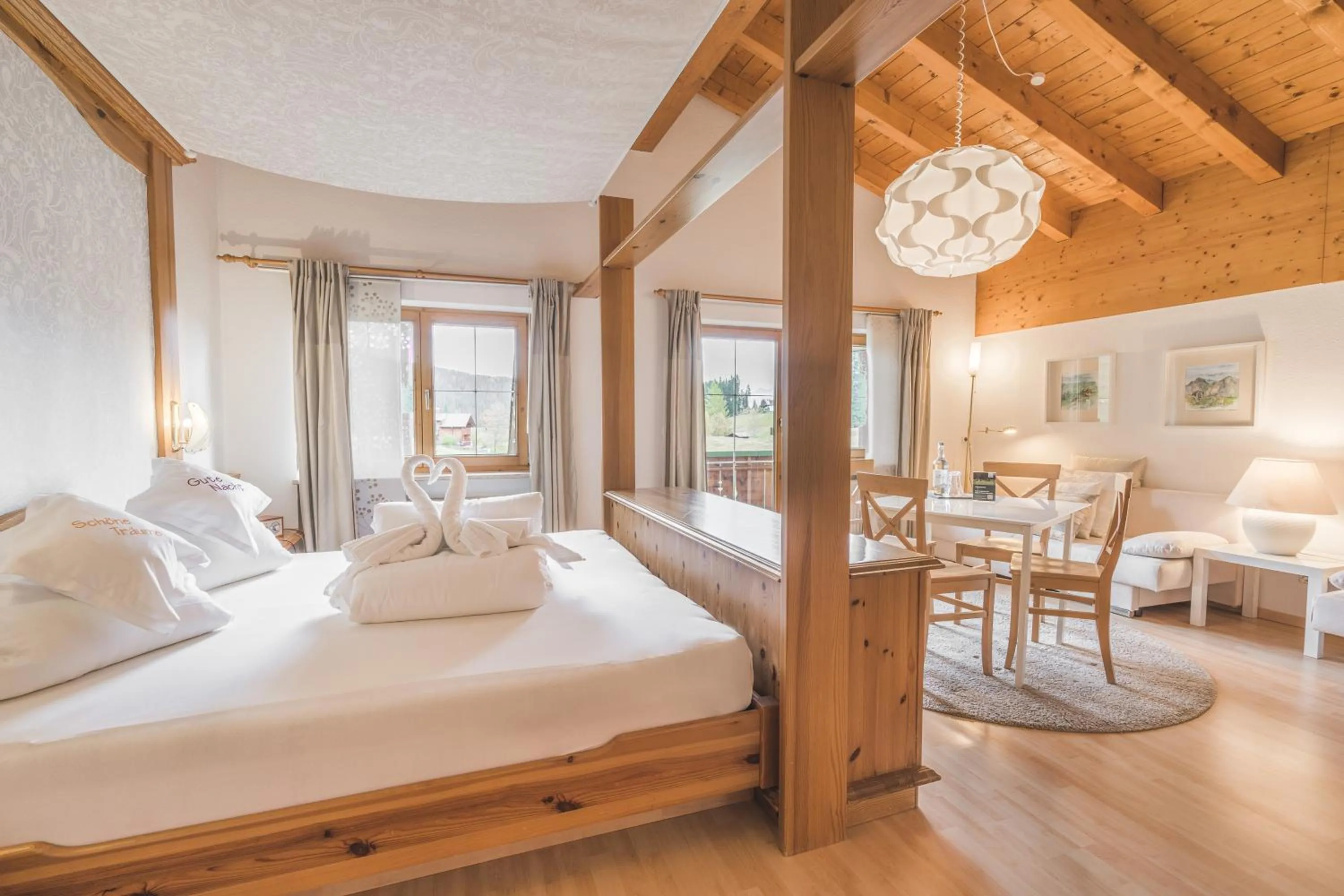 Photo of the whole room, Bed in Alpenhotel DAS KÜREN