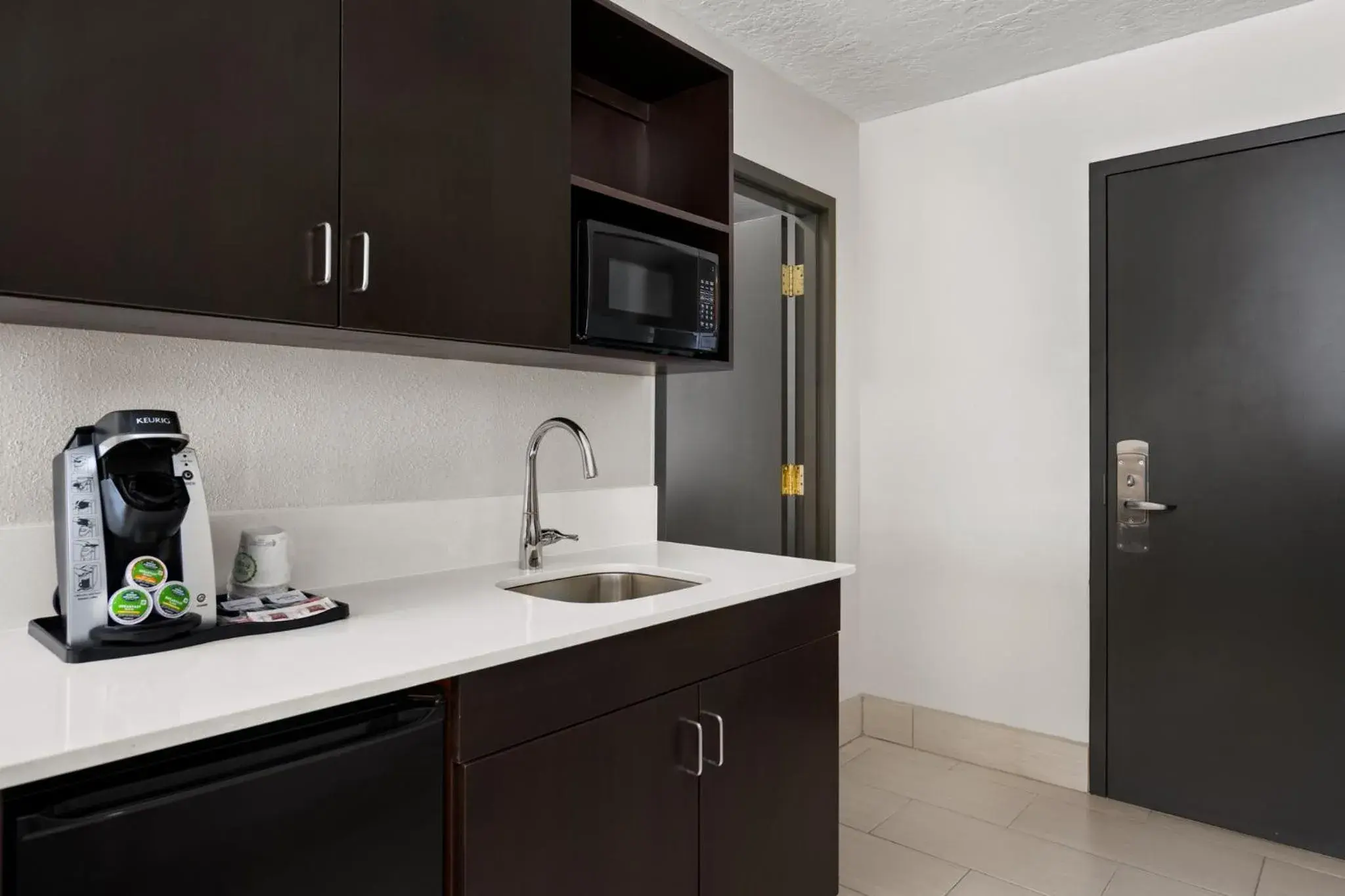 King Suite - Disability Access in Holiday Inn & Suites Albuquerque Airport by IHG King Suite - Disability Access in Holiday Inn & Suites Albuquerque Airport by IHG