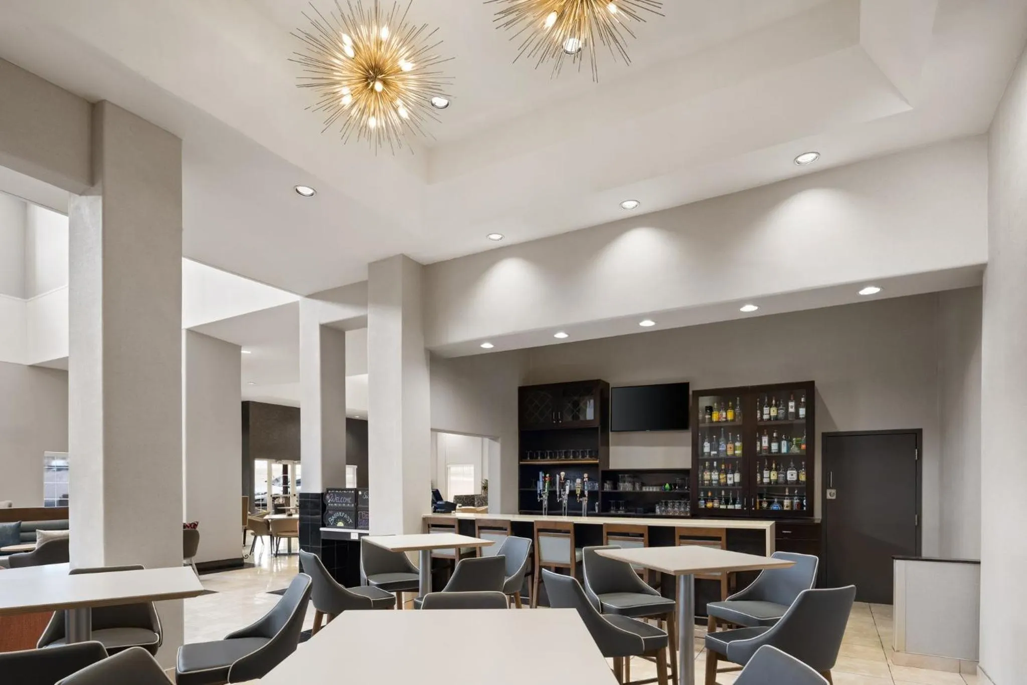 Lounge or bar in Holiday Inn & Suites Albuquerque Airport by IHG