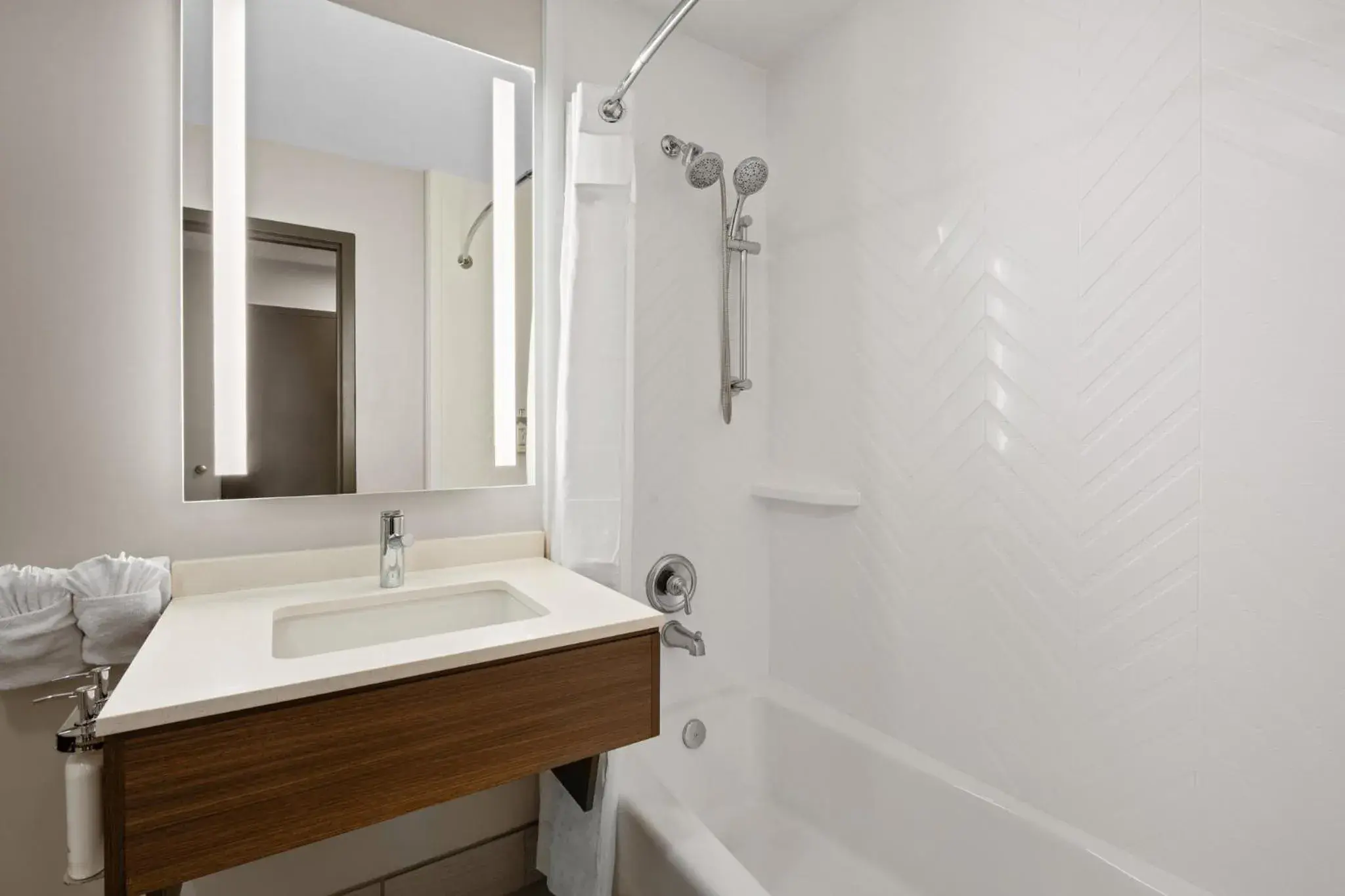 Standard Queen Room with Two Queen Beds and Mobility Accessible Tub in Holiday Inn & Suites Albuquerque Airport by IHG Standard Queen Room with Two Queen Beds and Mobility Accessible Tub in Holiday Inn & Suites Albuquerque Airport by IHG