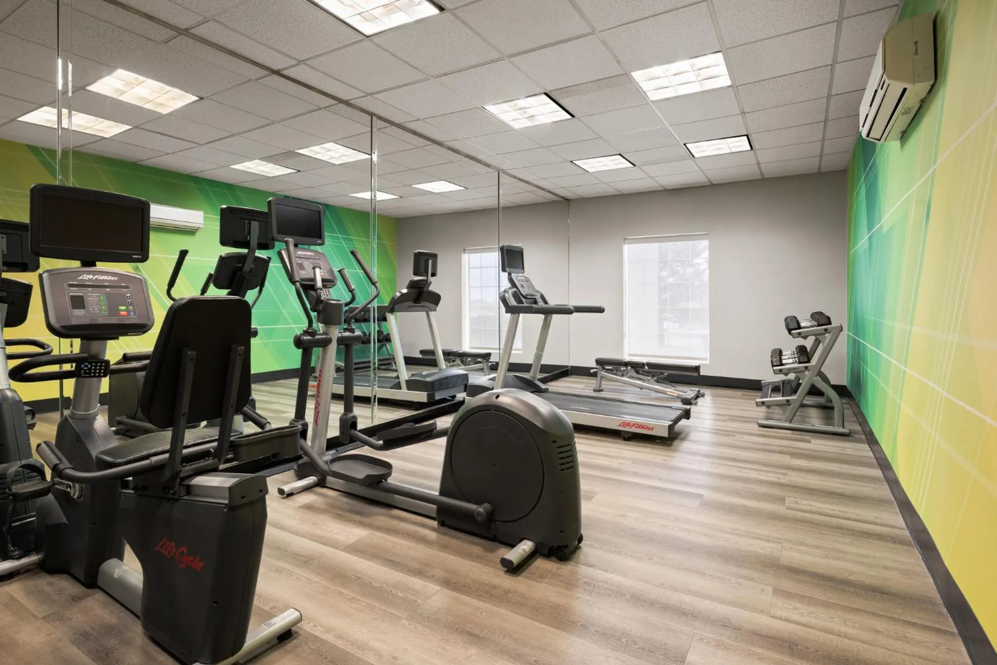 Fitness centre/facilities in Holiday Inn & Suites Albuquerque Airport by IHG