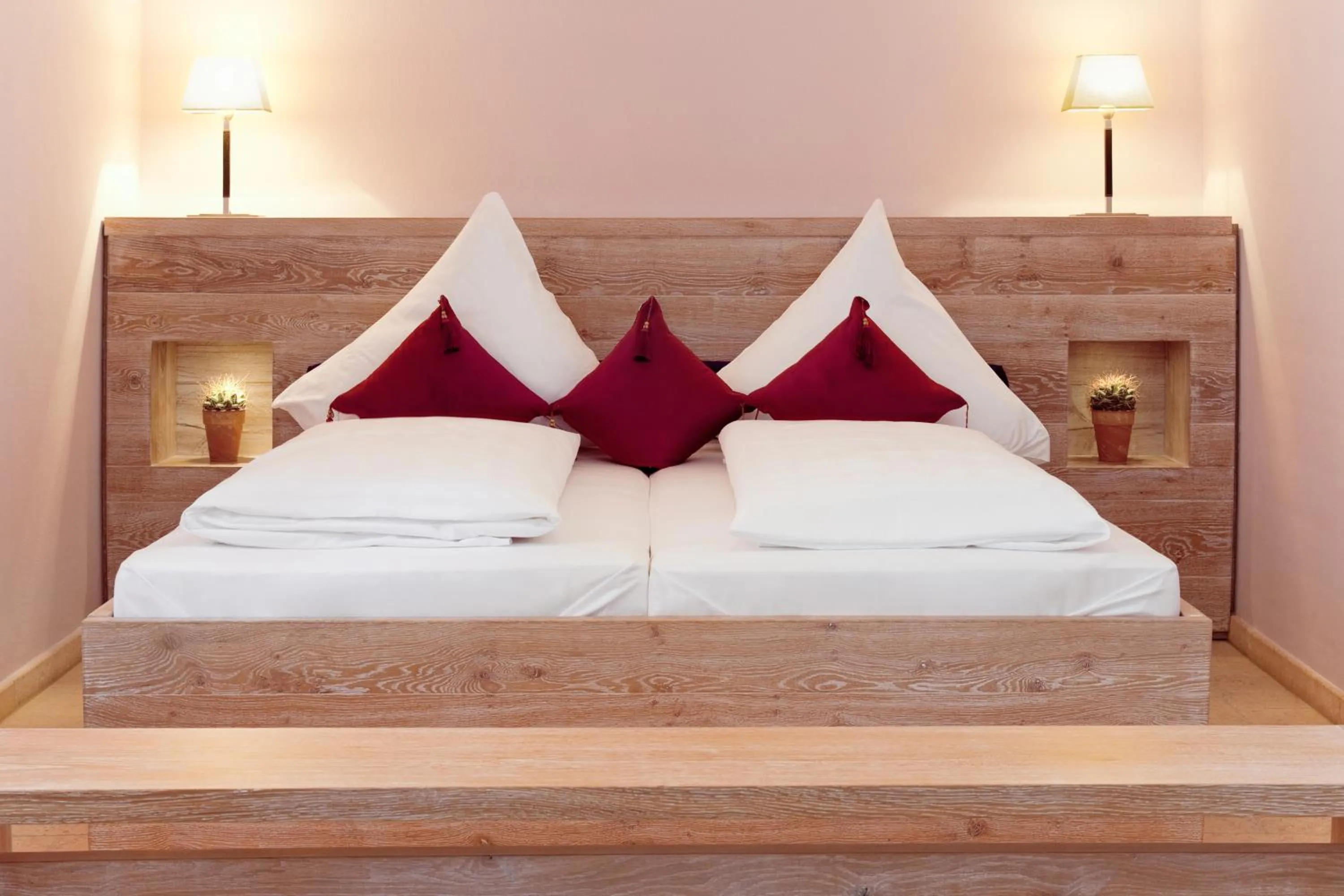 Bed in Romantik Hotel Chalet am Kiental