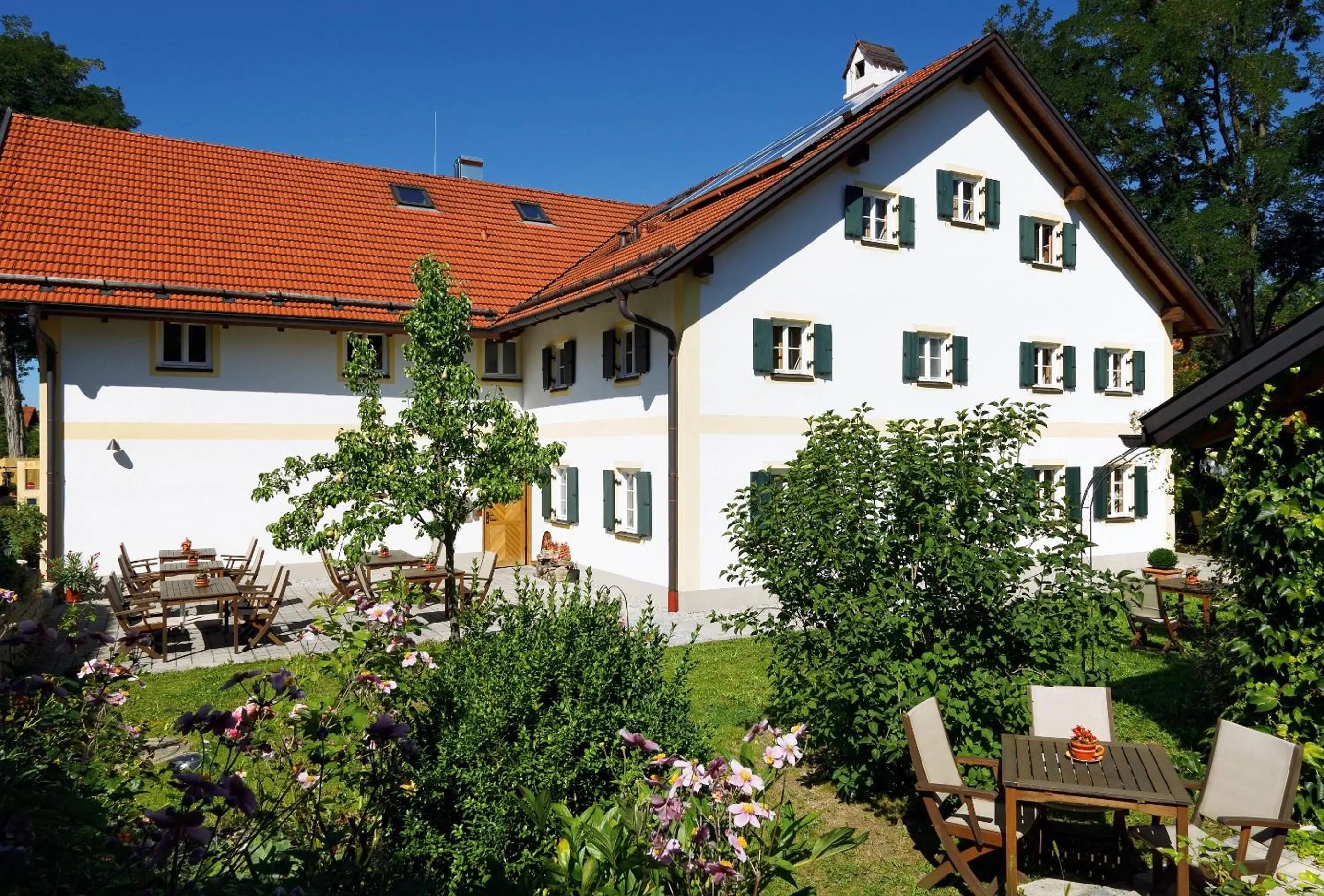 Facade/entrance in Romantik Hotel Chalet am Kiental