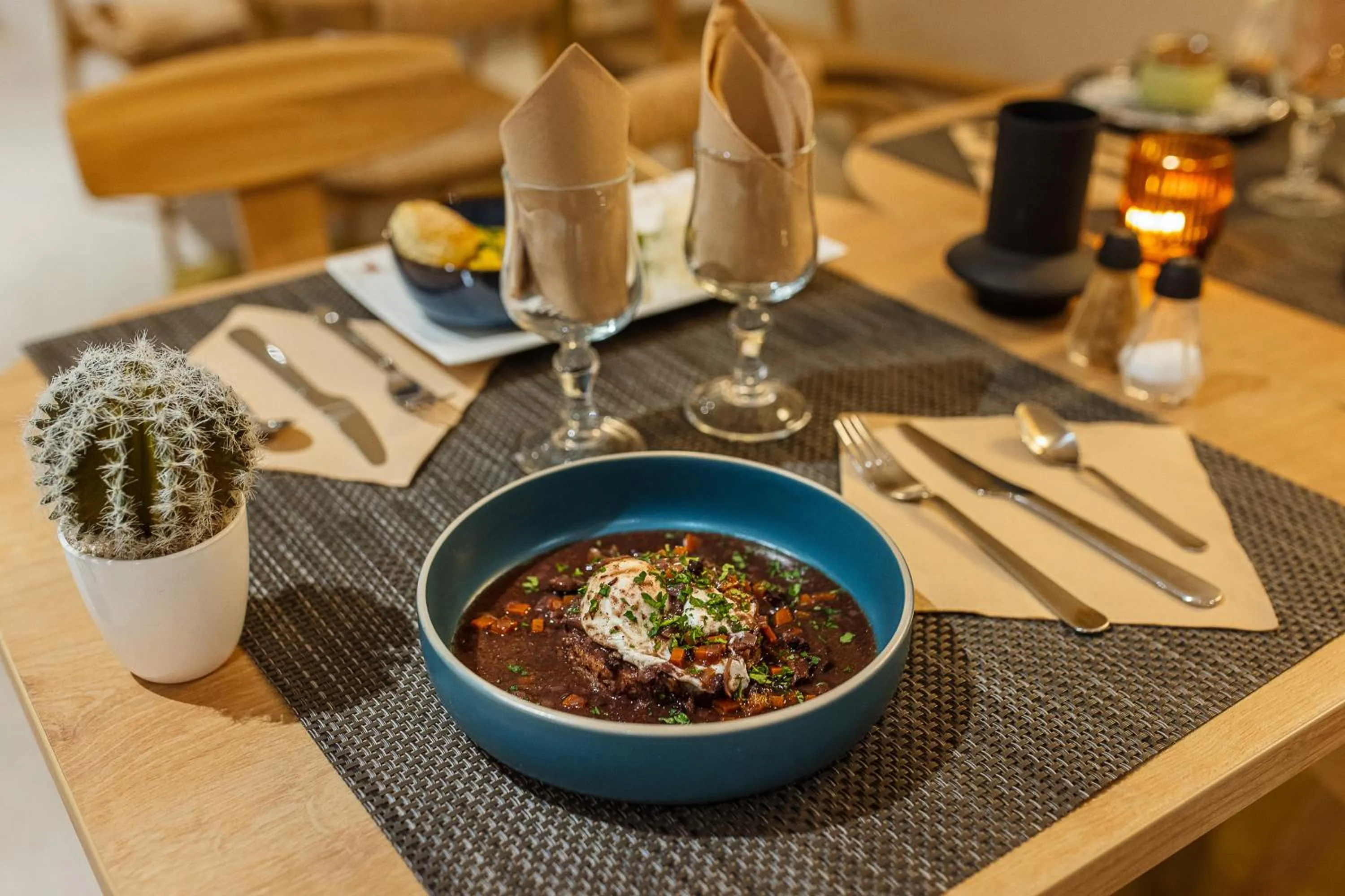 Restaurant/places to eat in Hotel Bhoma Troyes